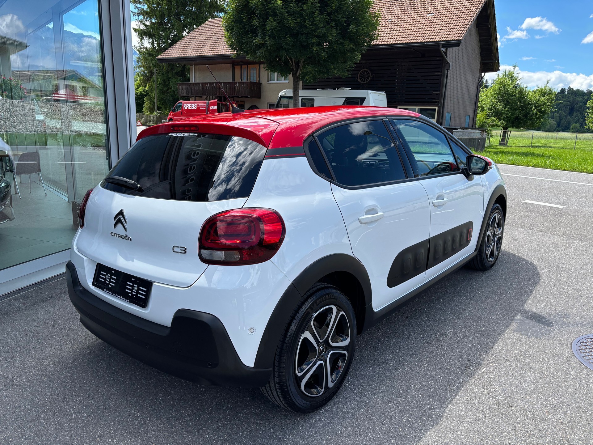 CITROEN C3 1.2i PureTech Shine-image-3