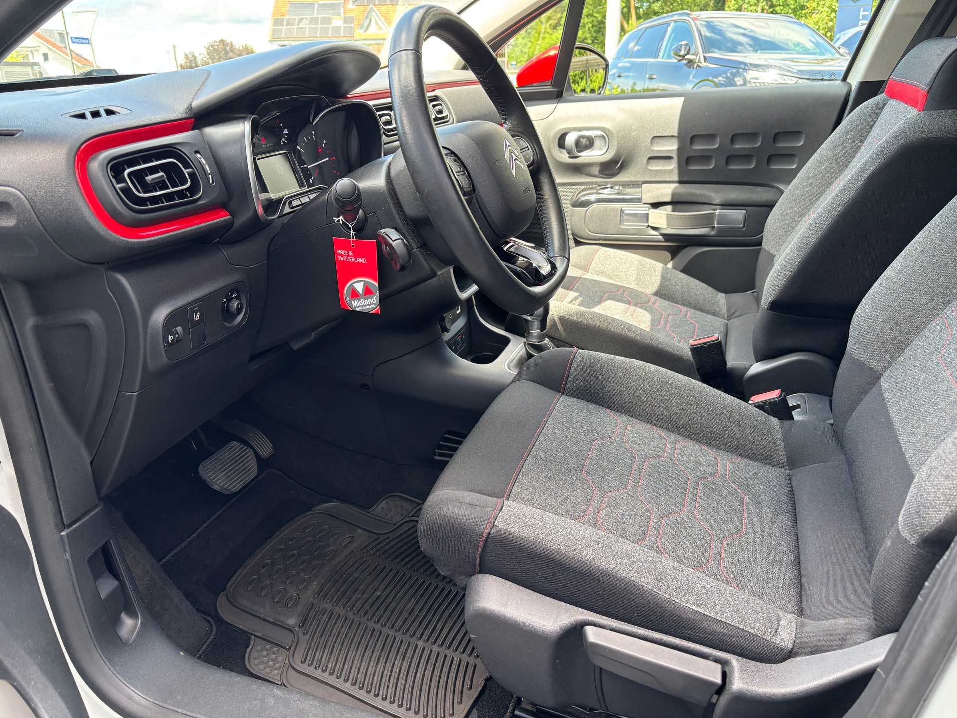 CITROEN C3 1.2i PureTech Shine-image-9