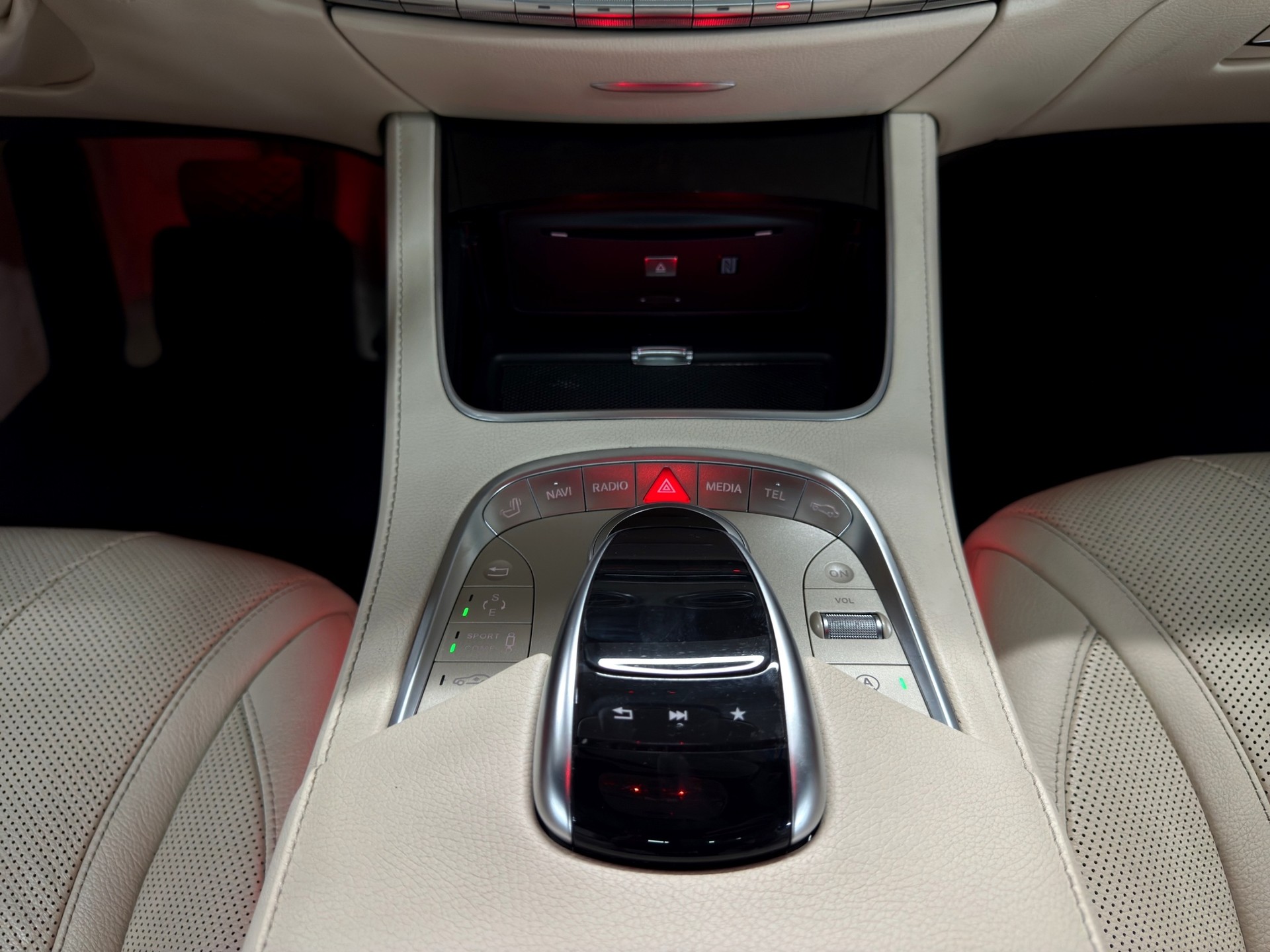 MERCEDES-BENZ S 400 Coupé 4Matic 7G-Tronic-image-18