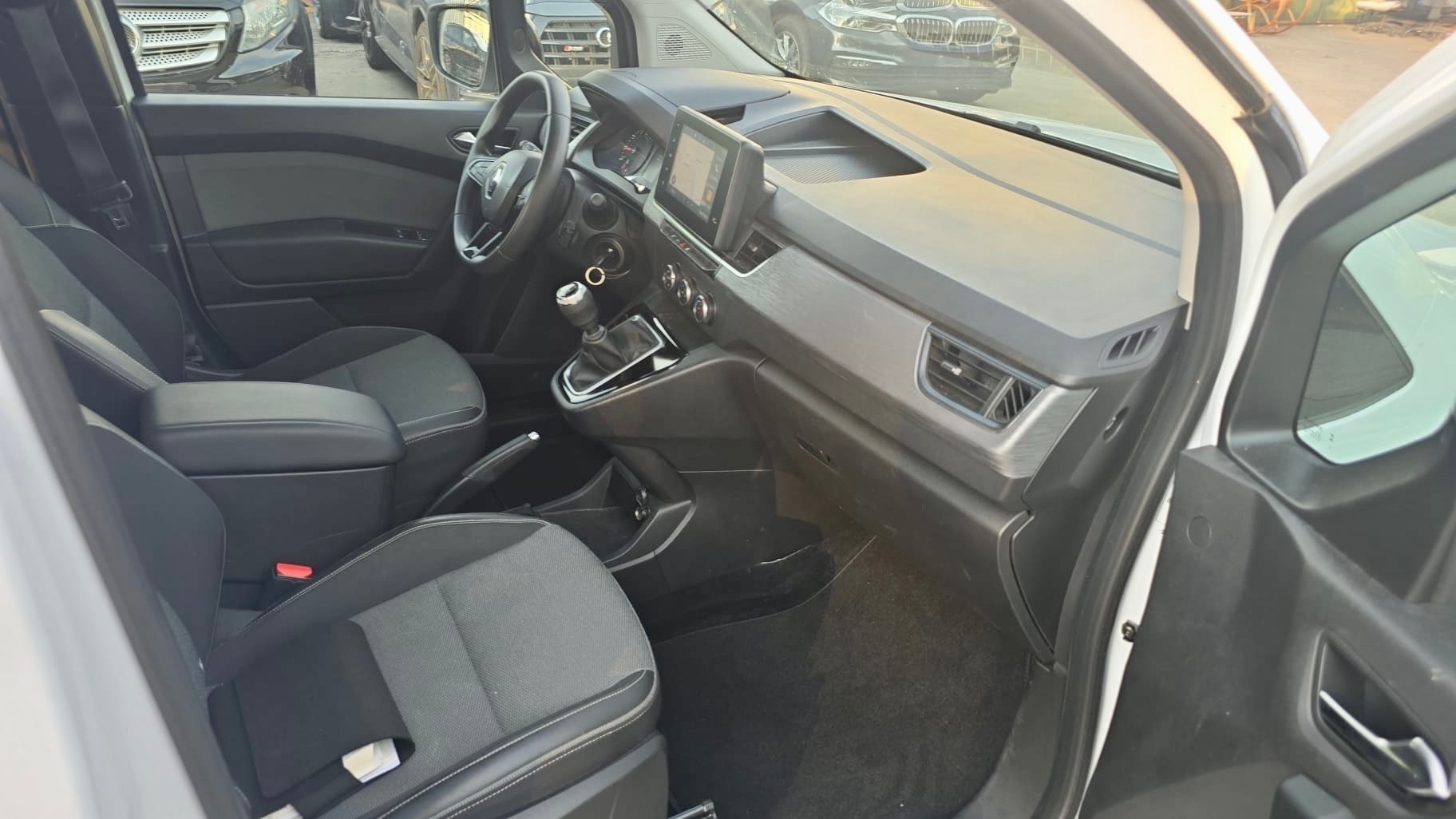RENAULT Kangoo 1.3 TCe 100 PF Equilibre-image-10