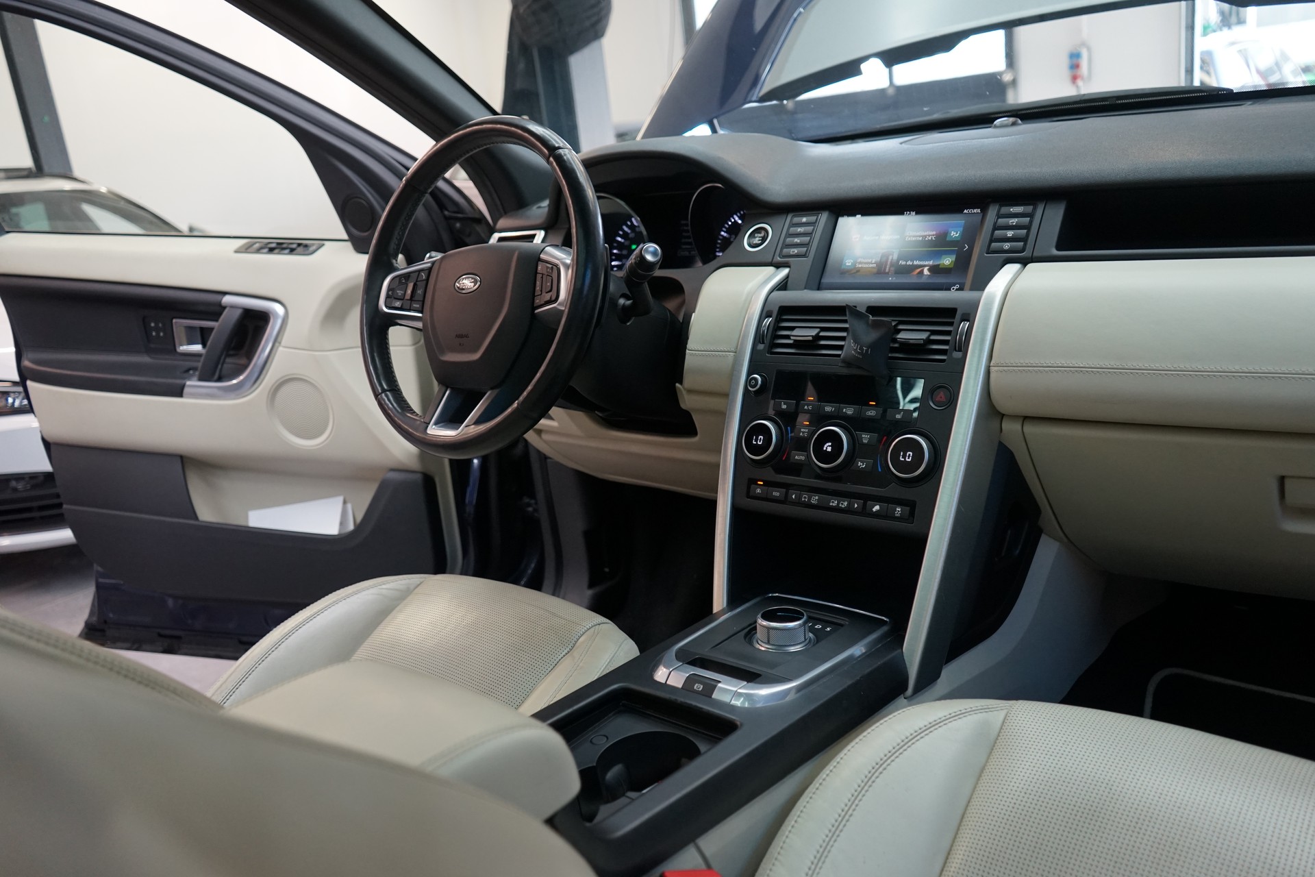 LAND ROVER Discovery Sport 2.0 Si4 HSE Luxury AT9-image-5