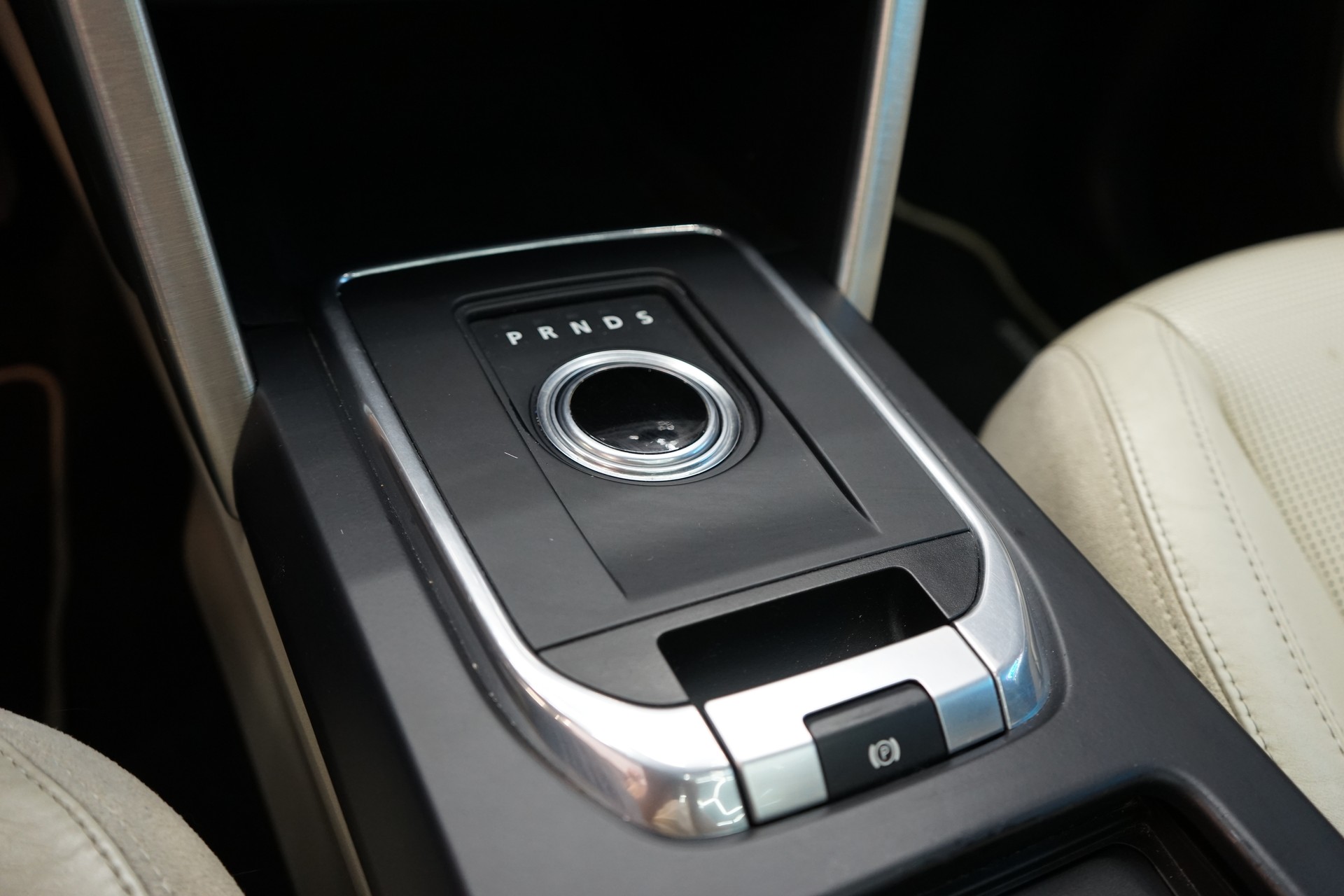 LAND ROVER Discovery Sport 2.0 Si4 HSE Luxury AT9-image-8