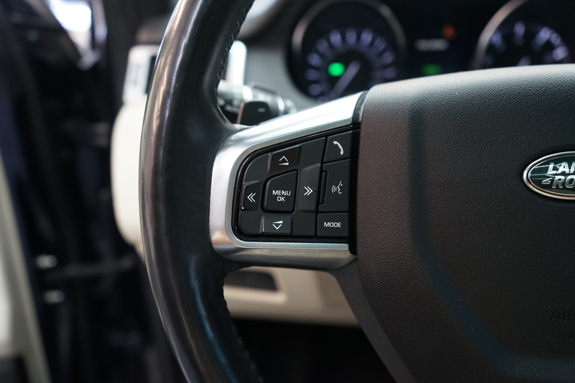 LAND ROVER Discovery Sport 2.0 Si4 HSE Luxury AT9-image-6