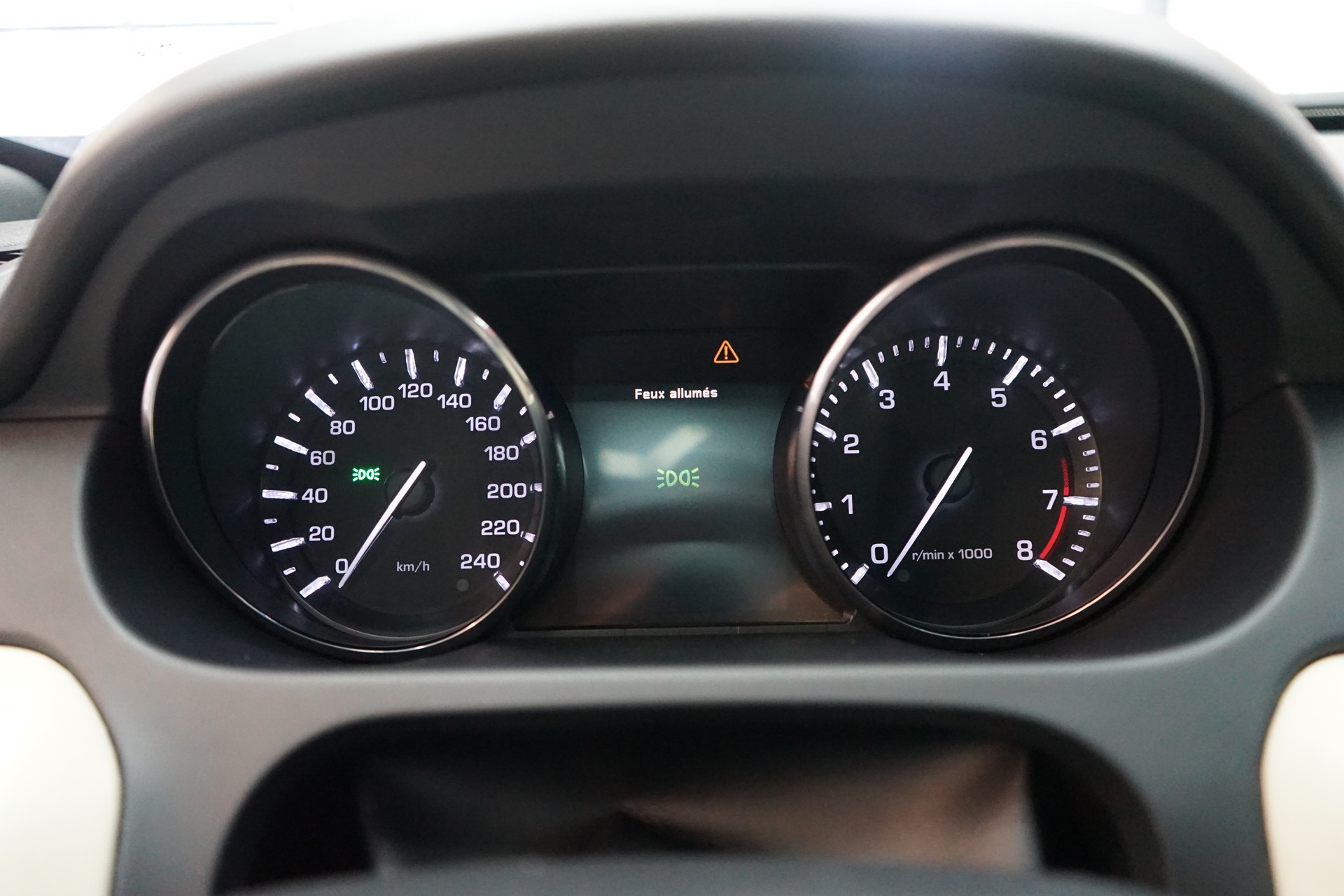 LAND ROVER Discovery Sport 2.0 Si4 HSE Luxury AT9-image-10