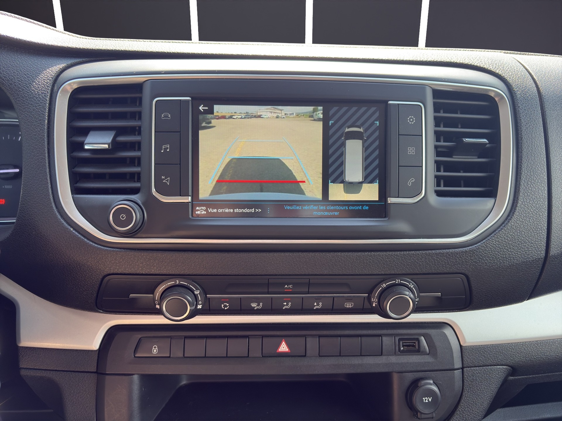 PEUGEOT Traveller 2.0 BlueHDi Business M-image-8