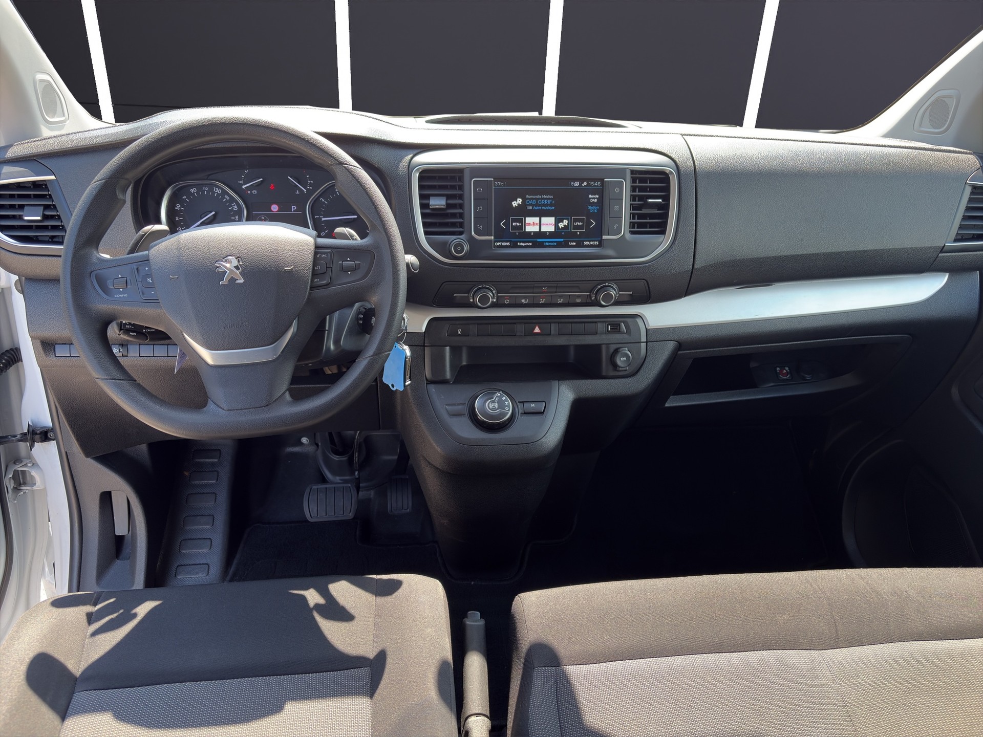 PEUGEOT Traveller 2.0 BlueHDi Business M-image-6