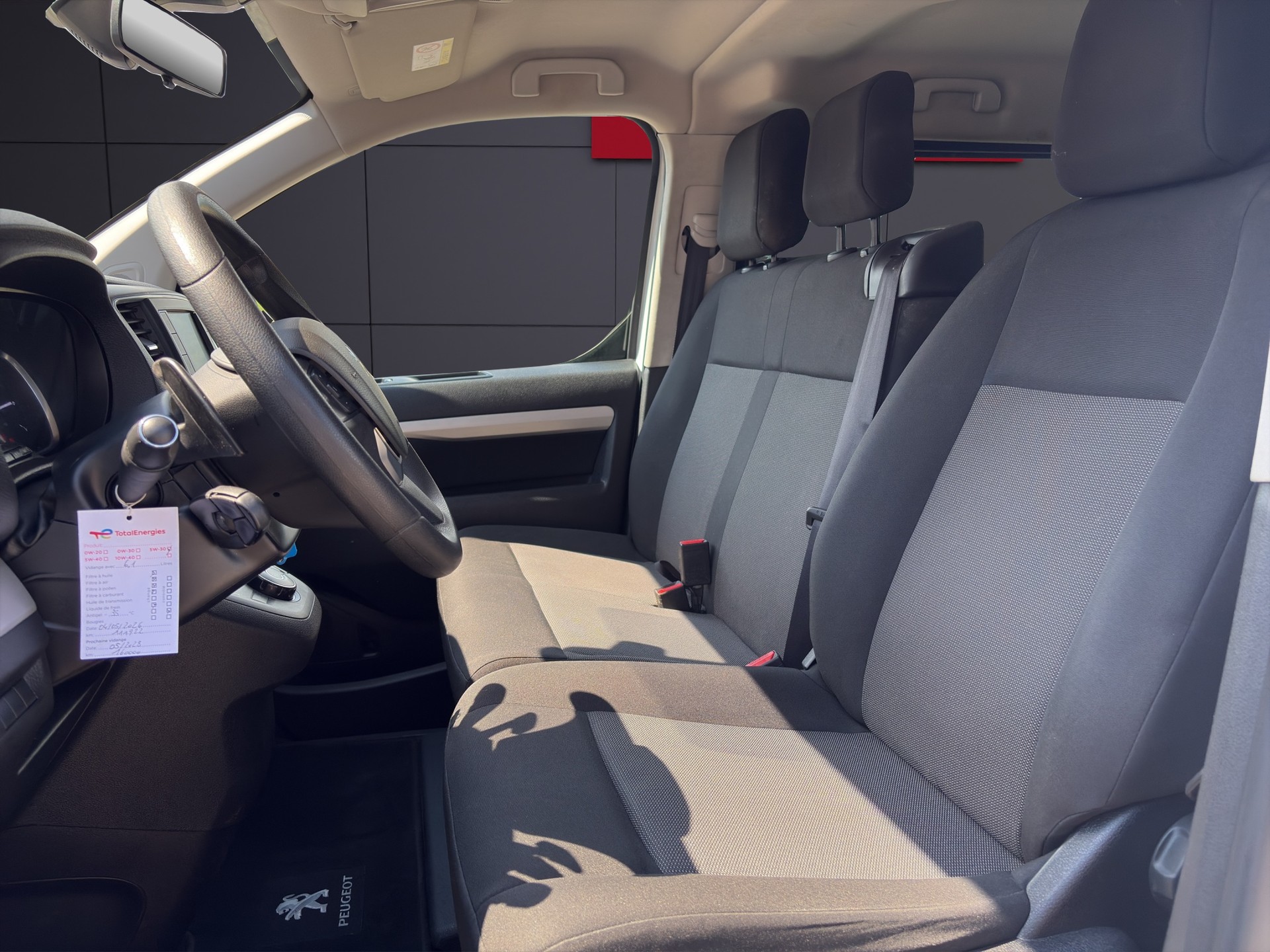 PEUGEOT Traveller 2.0 BlueHDi Business M-image-4