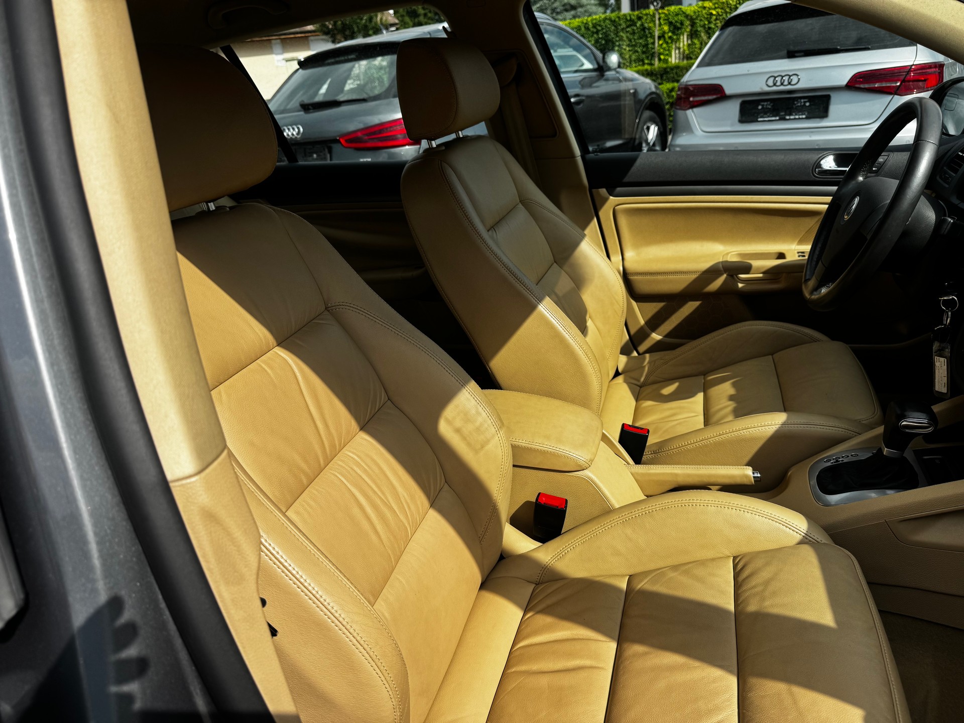 VW Golf 2.0 FSI Sportline-image-9