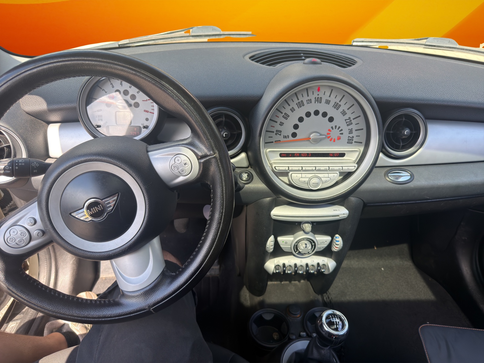 MINI Clubman Cooper-image-8