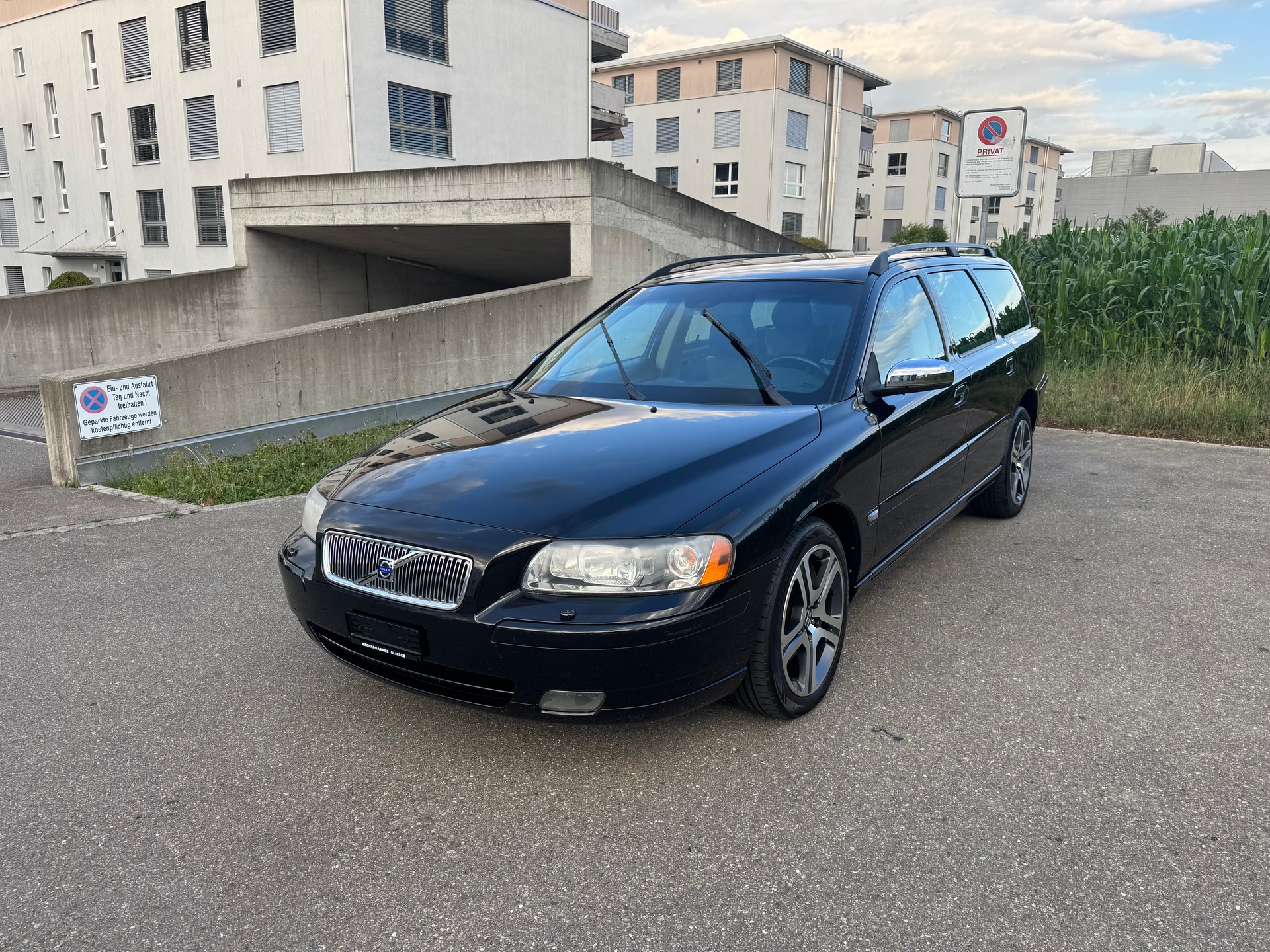 VOLVO V70 D5 AWD-image-2
