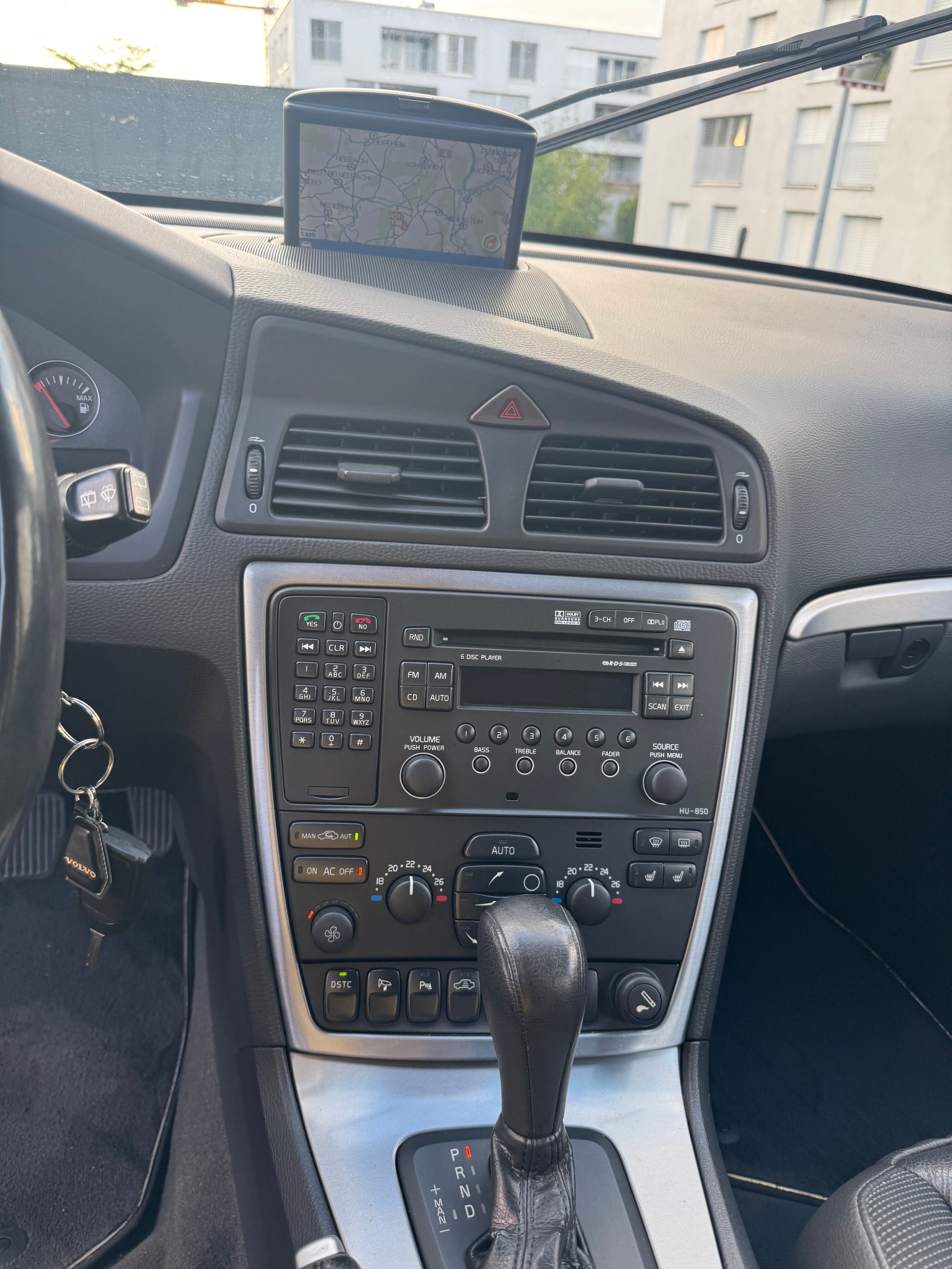 VOLVO V70 D5 AWD-image-9