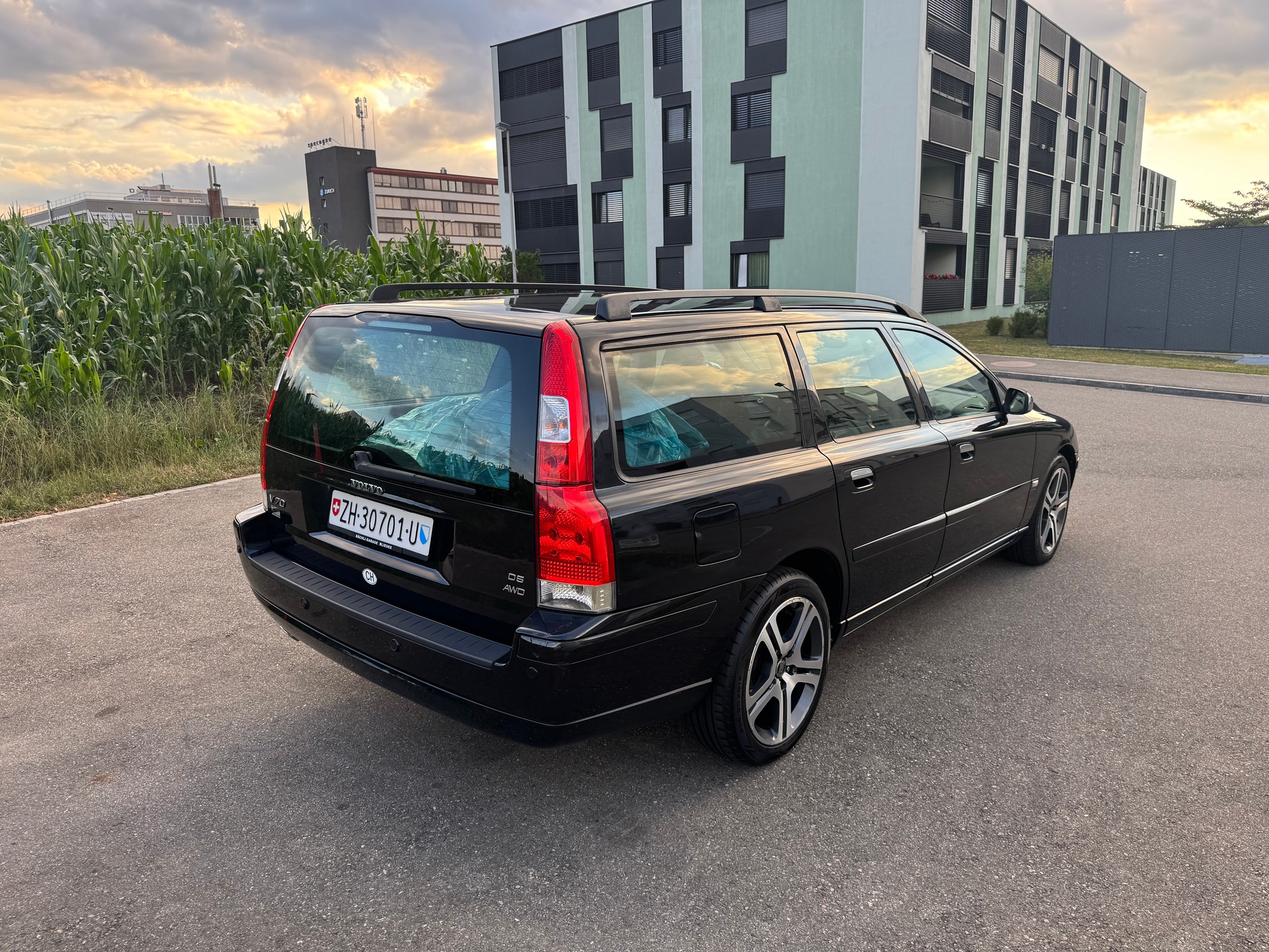 VOLVO V70 D5 AWD-image-5