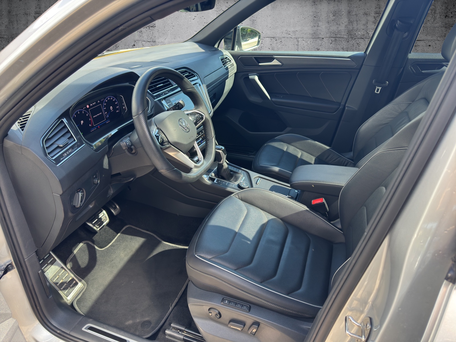 VW Tiguan 2.0TSI R-Line 4Motion DSG-image-8