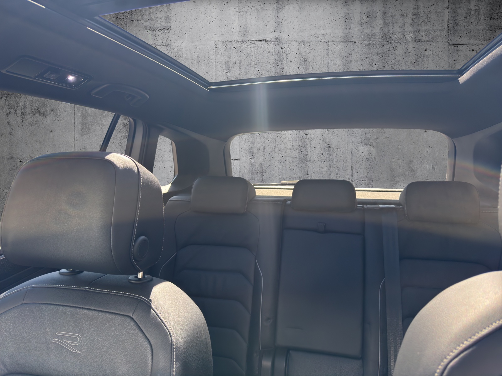 VW Tiguan 2.0TSI R-Line 4Motion DSG-image-12