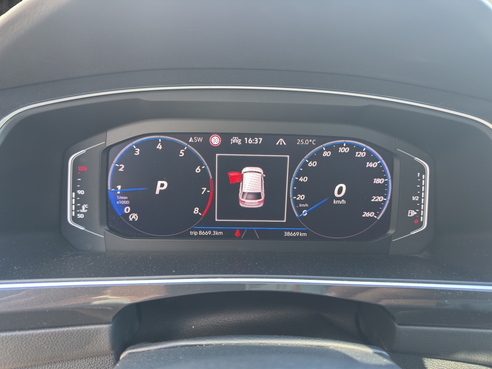 VW Tiguan 2.0TSI R-Line 4Motion DSG-image-10