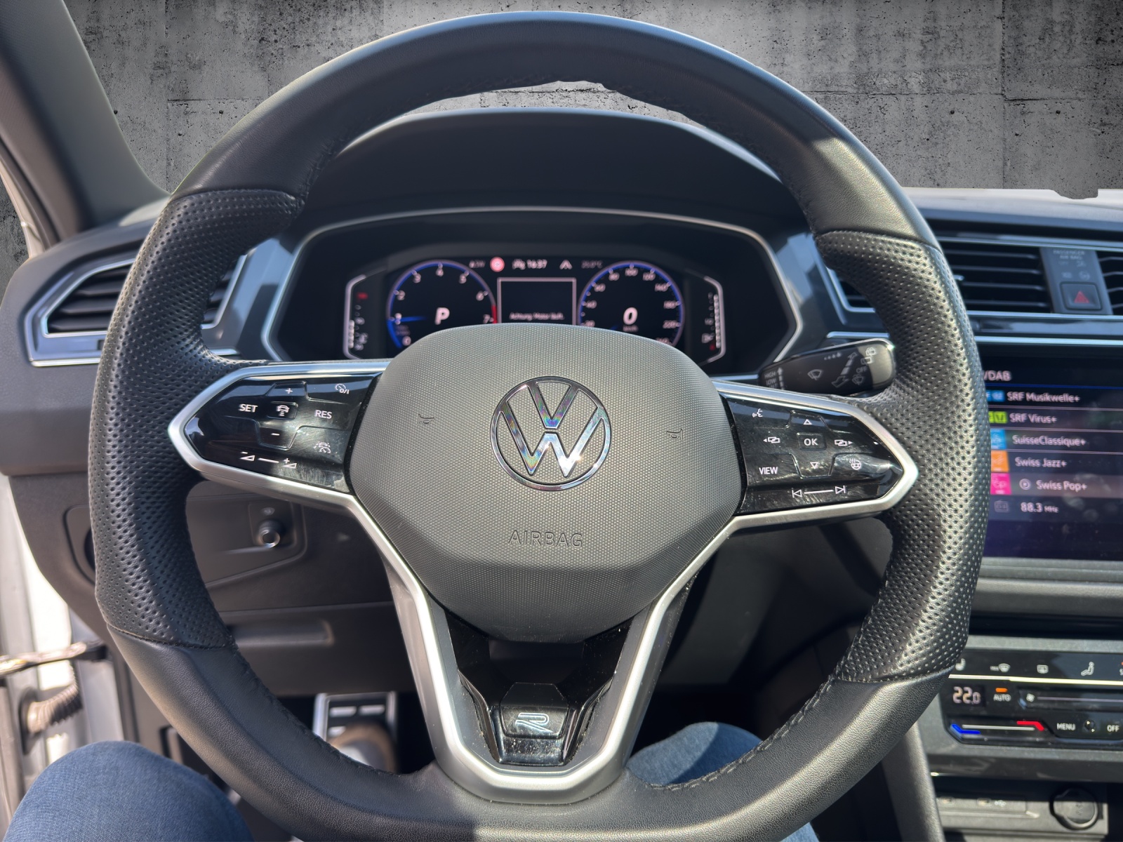 VW Tiguan 2.0TSI R-Line 4Motion DSG-image-9