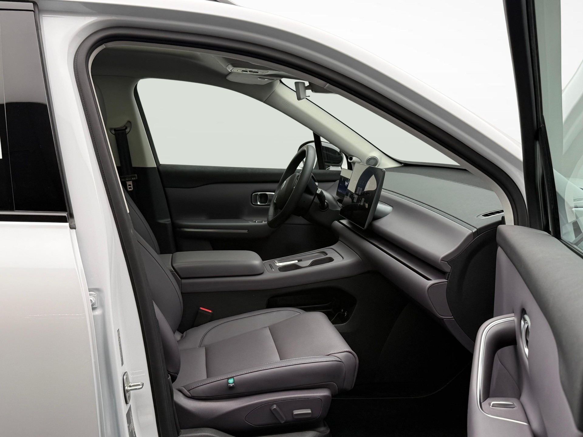 LEAPMOTOR C10 1.5 REEV Design-image-9