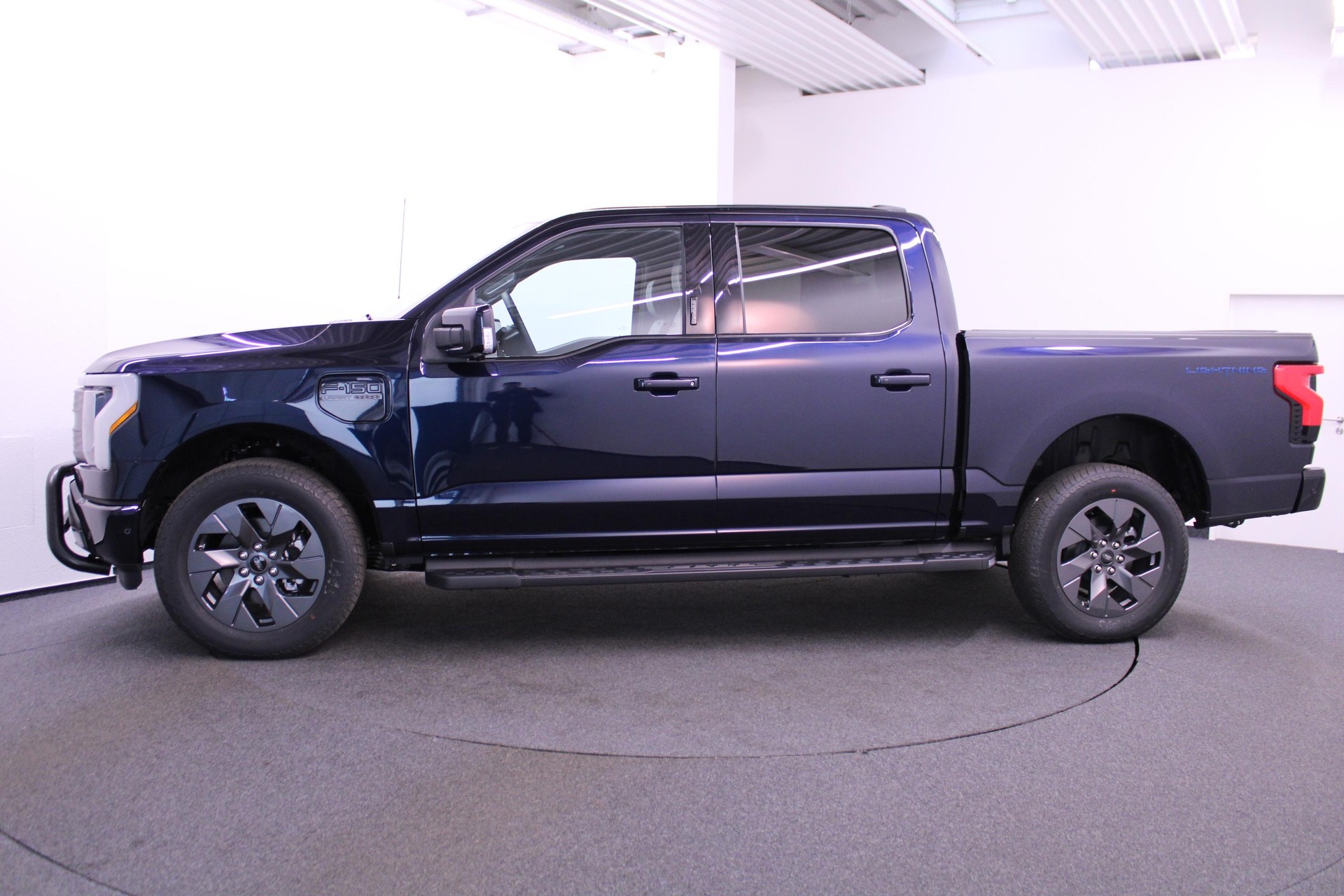 FORD F-150 Lightning DKab.Pick-up 98 kWh Lariat Launch Edition-showroom-element-2