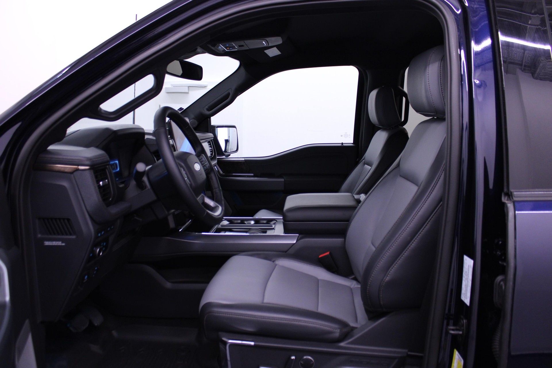 FORD F-150 Lightning DKab.Pick-up 98 kWh Lariat Launch Edition-image-4