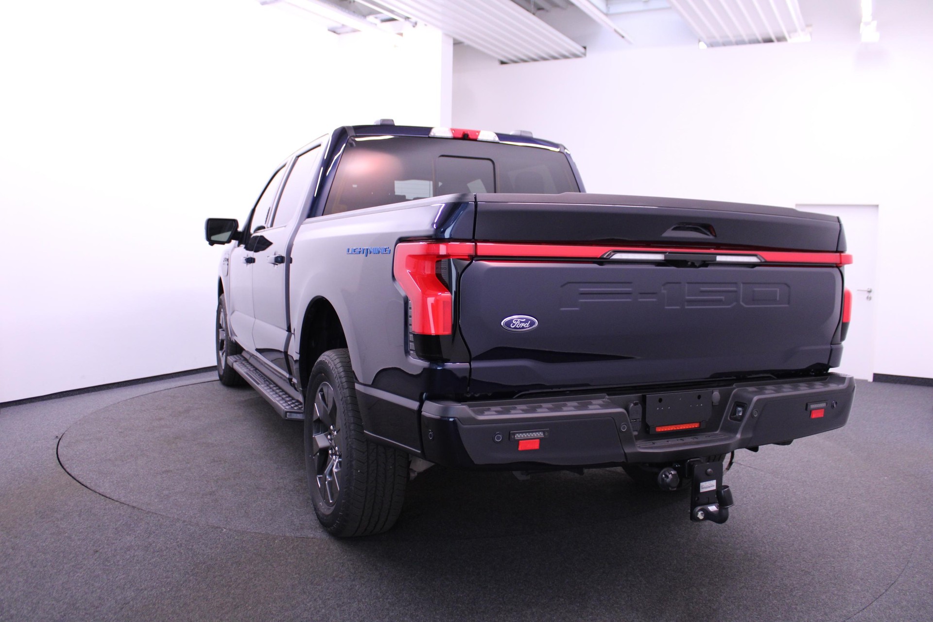 FORD F-150 Lightning DKab.Pick-up 98 kWh Lariat Launch Edition-showroom-element-3