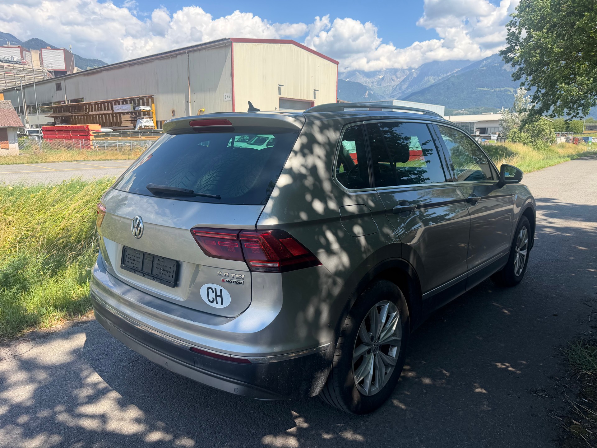 VW Tiguan 2.0TSI Highline 4Motion DSG-image-2