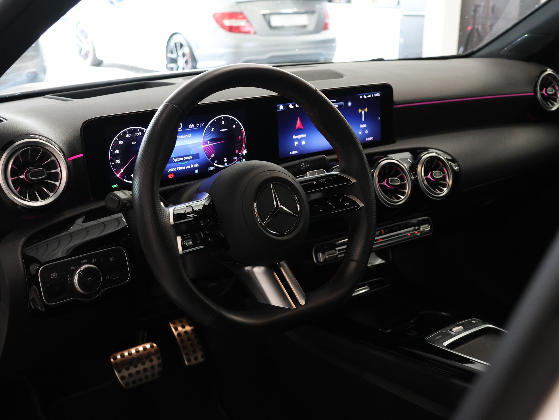 MERCEDES-BENZ Mercedes-Benz A220d *360 Kamera* *Sitzheizung* *Panoramadach*-image-18