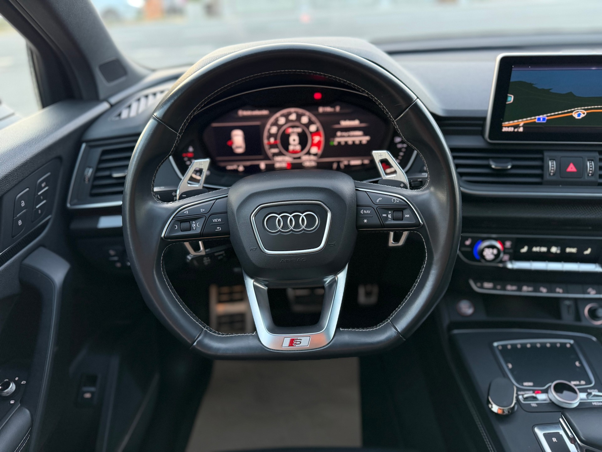 AUDI SQ5 3.0 TFSI quattro S-tronic-image-15