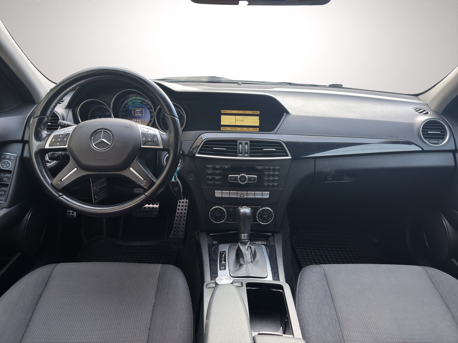 MERCEDES-BENZ C200 CDI-image-12