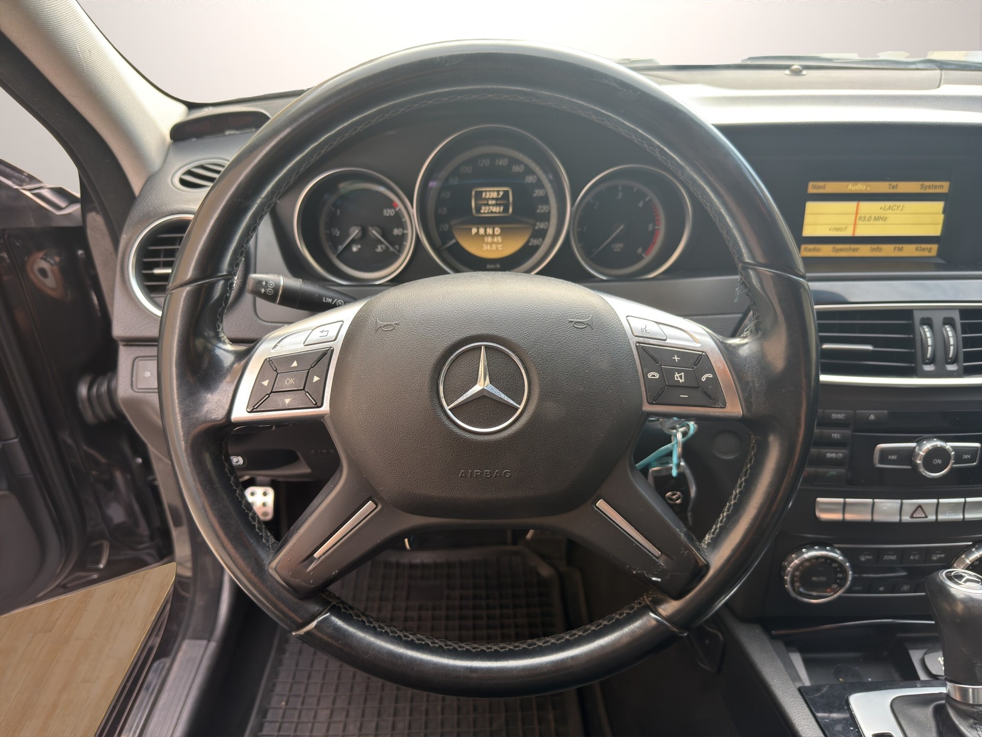 MERCEDES-BENZ C200 CDI-image-9