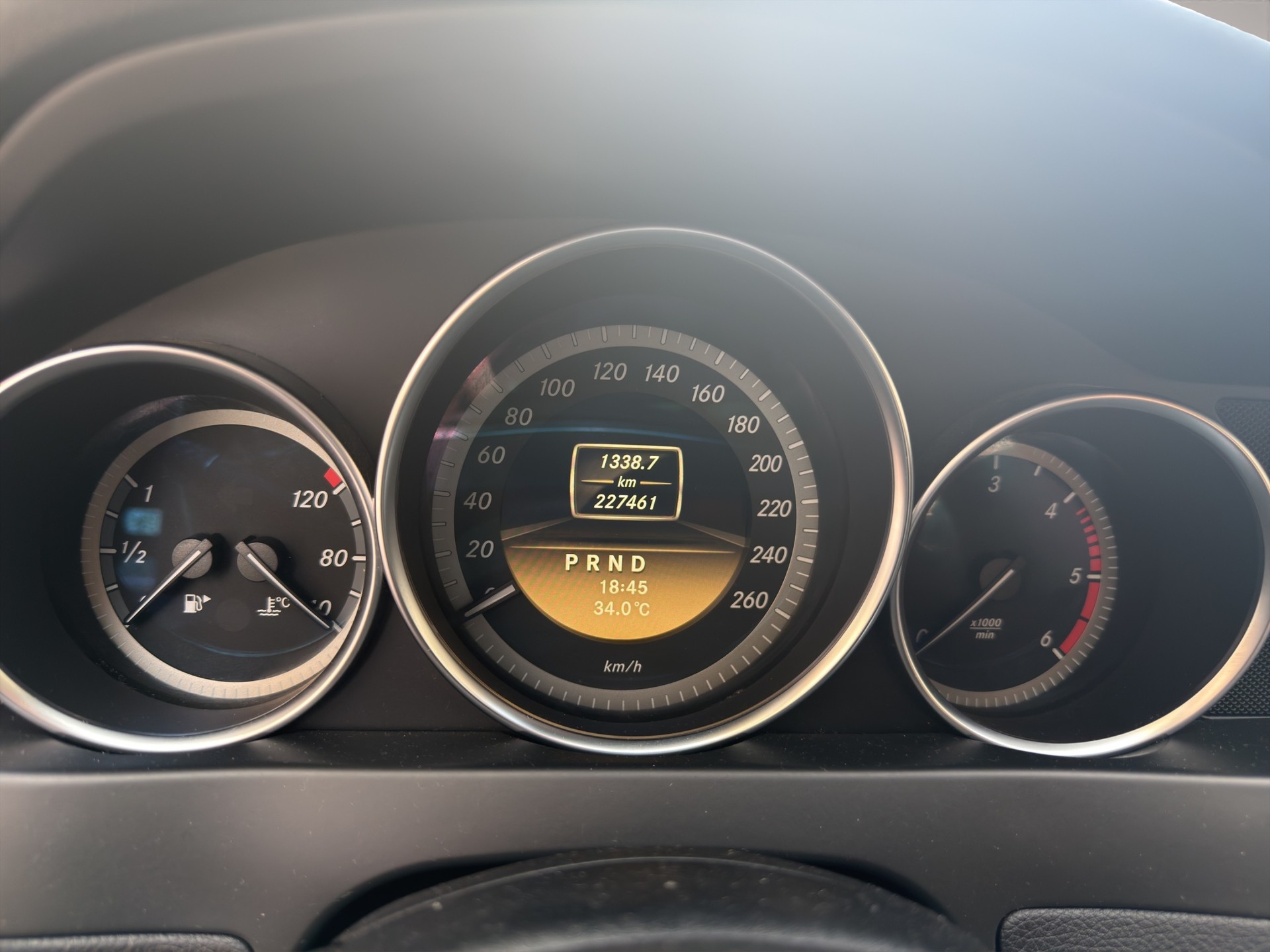 MERCEDES-BENZ C200 CDI-image-10
