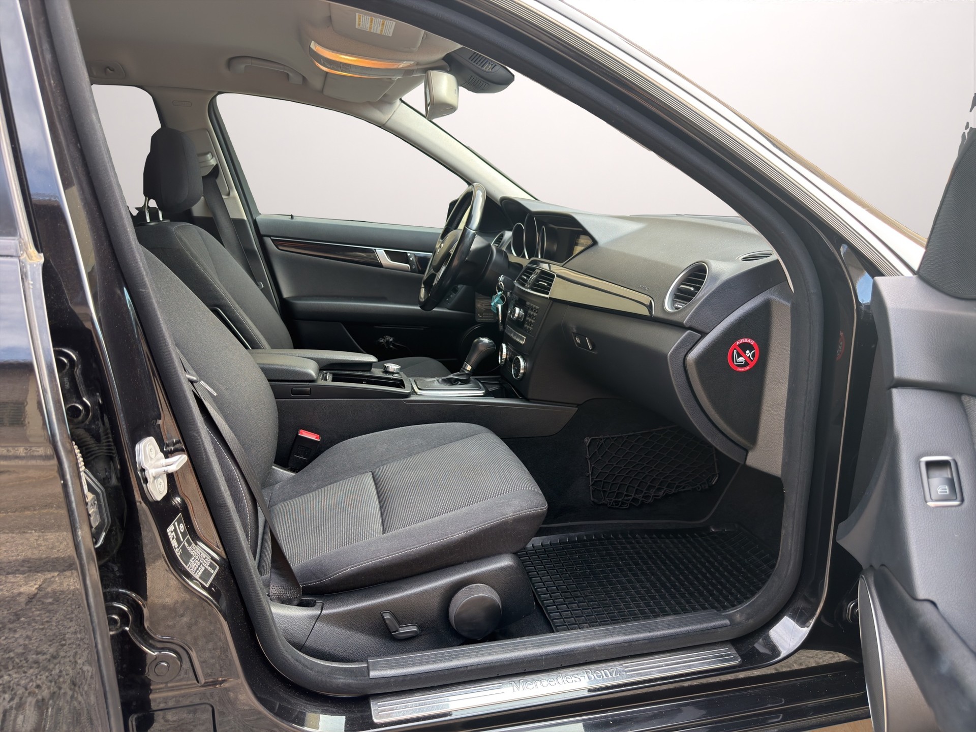 MERCEDES-BENZ C200 CDI-image-13