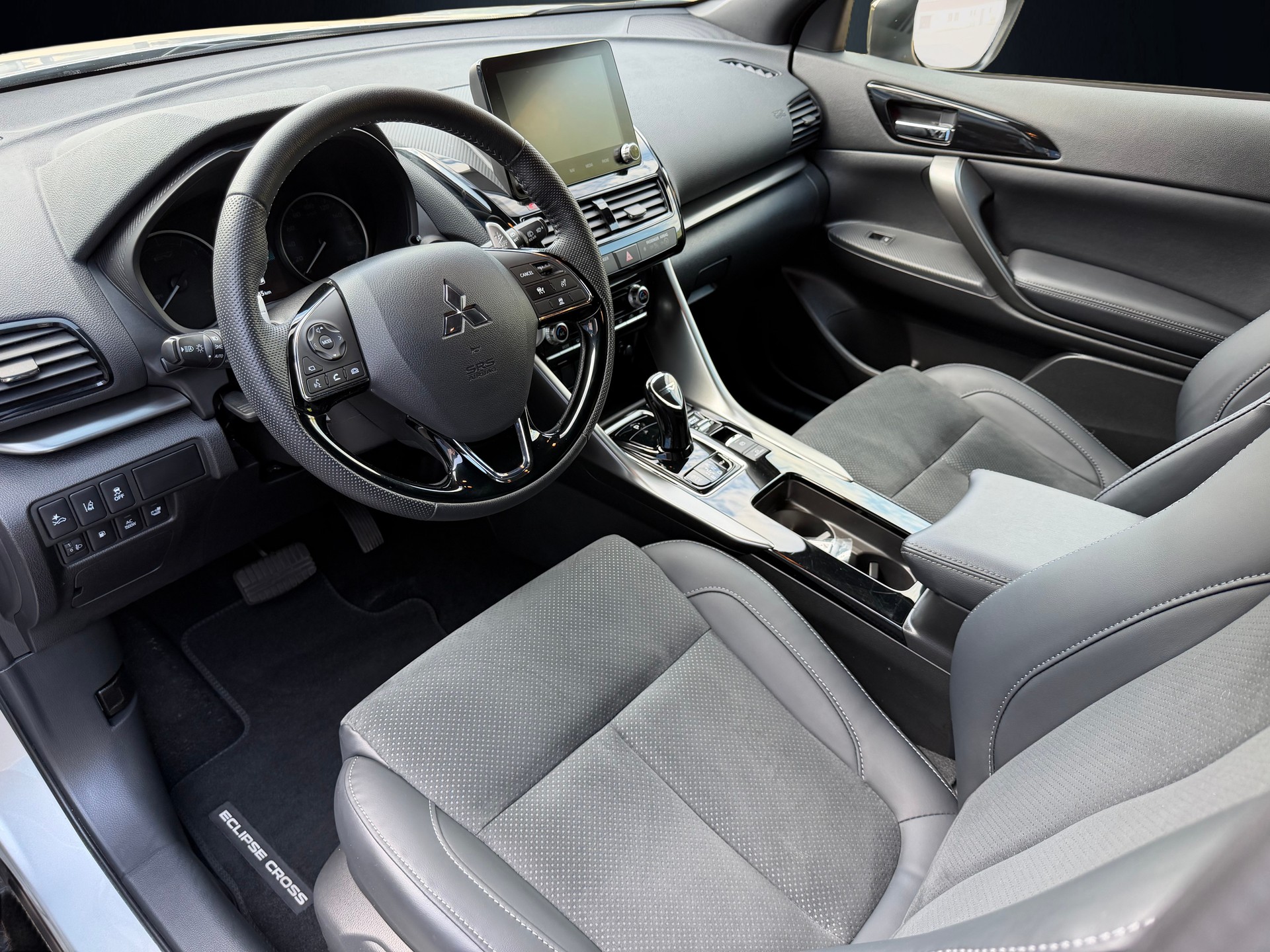 MITSUBISHI Eclipse Cross 2.4 PHEV Blackline 4WD-image-4
