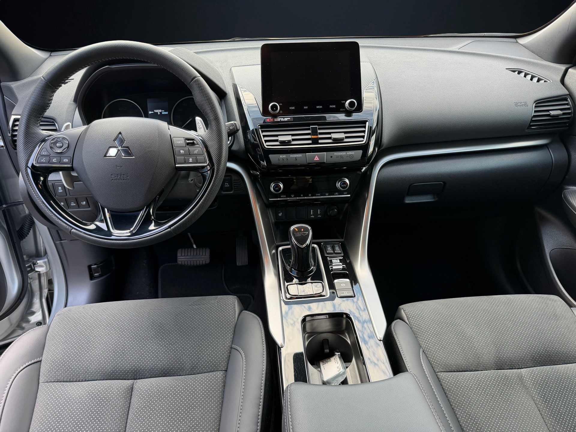 MITSUBISHI Eclipse Cross 2.4 PHEV Blackline 4WD-image-6