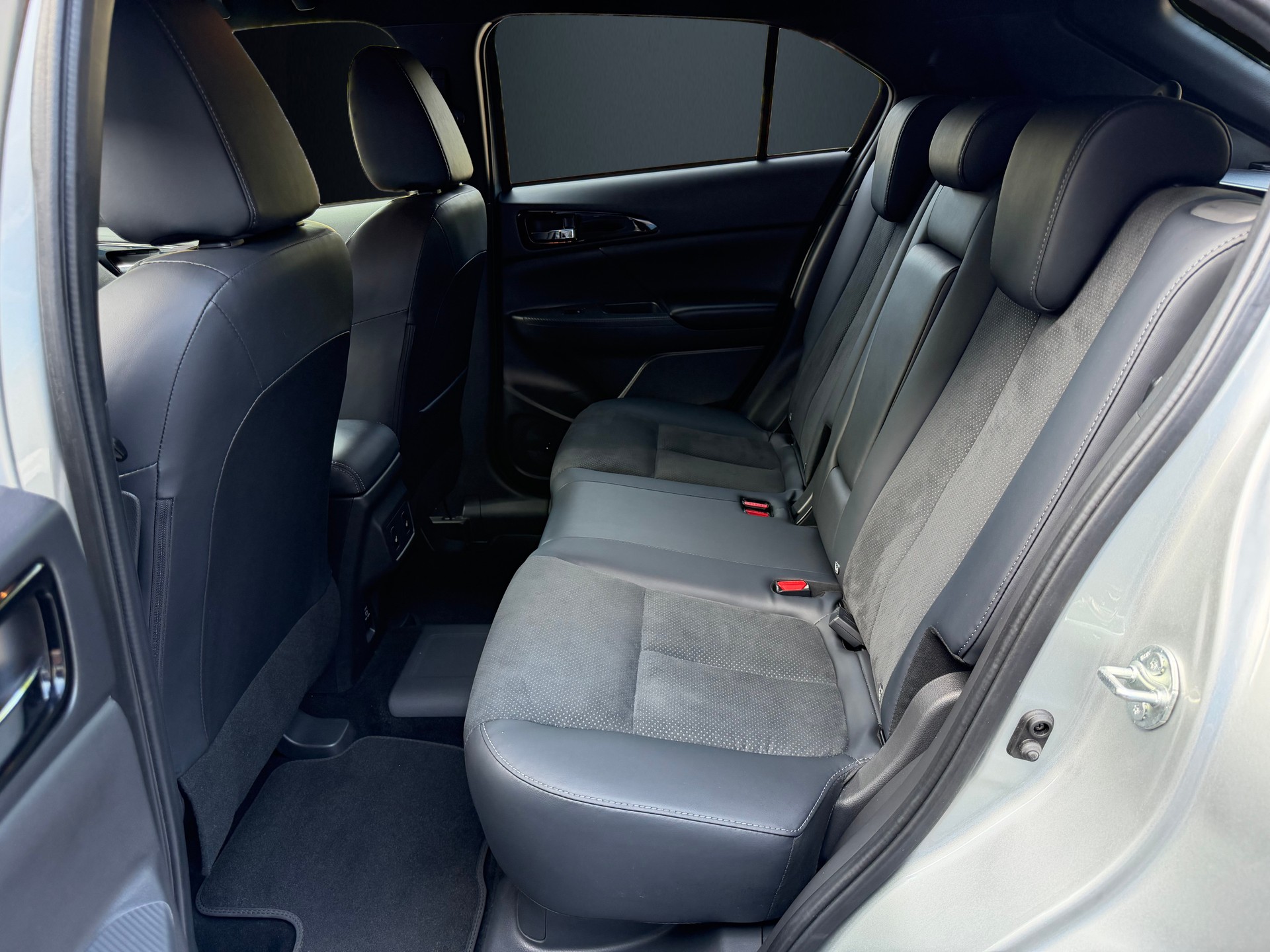 MITSUBISHI Eclipse Cross 2.4 PHEV Blackline 4WD-image-5
