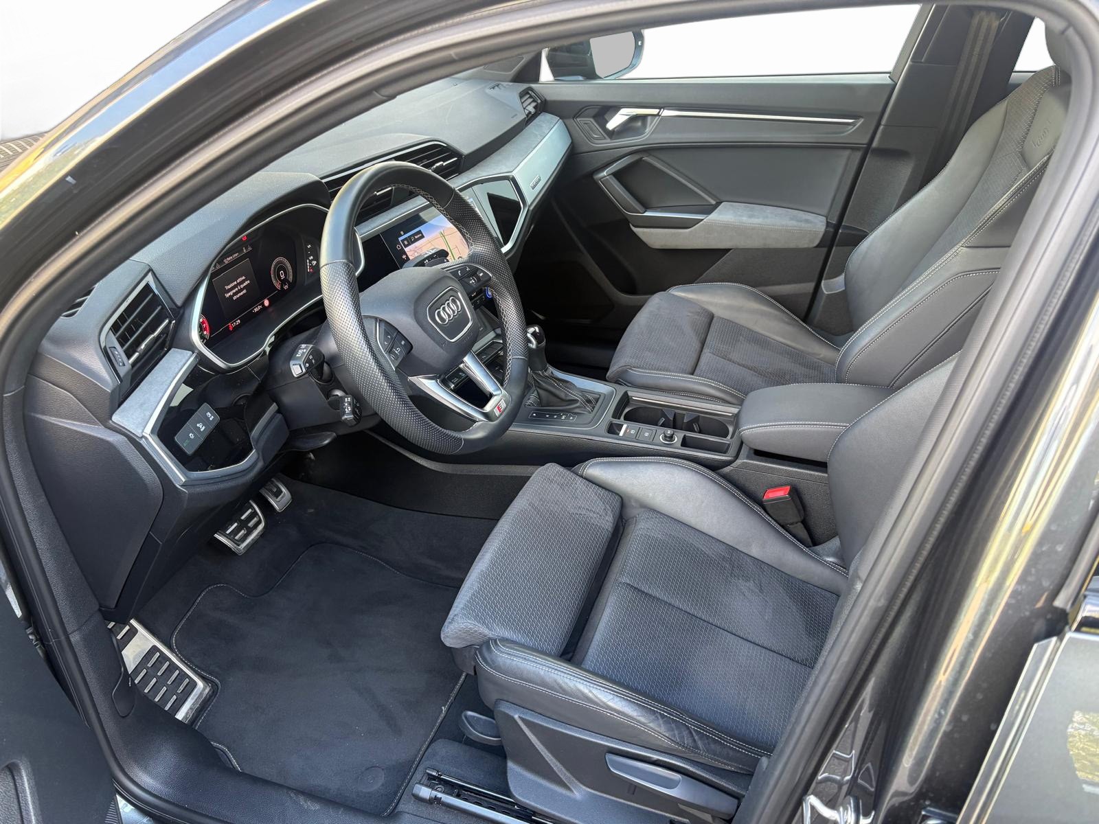 AUDI Q3 Sportback 40 TFSI S line quattro S-tronic-image-4