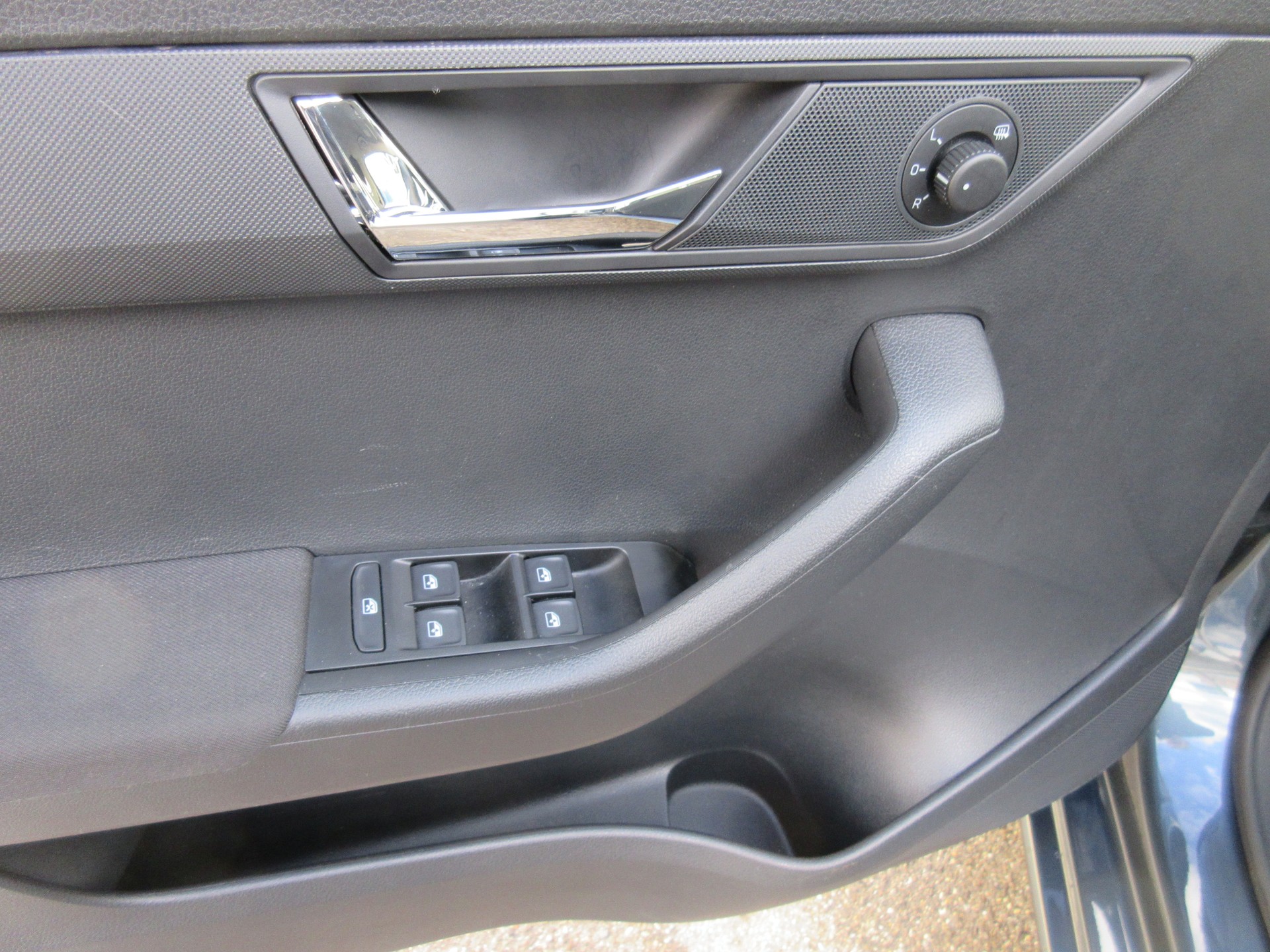 SKODA Fabia 1.0 TSI Ambition-image-7