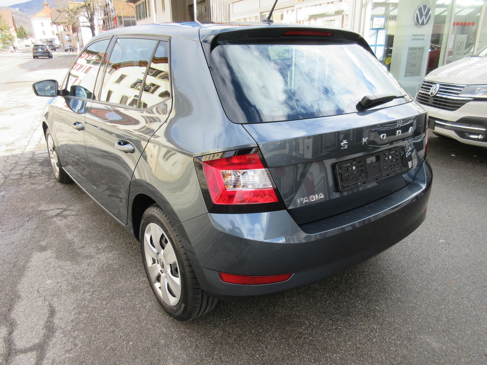 SKODA Fabia 1.0 TSI Ambition-image-4