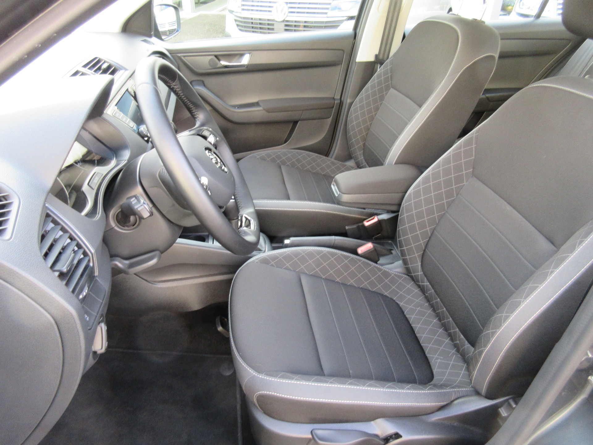 SKODA Fabia 1.0 TSI Ambition-image-6