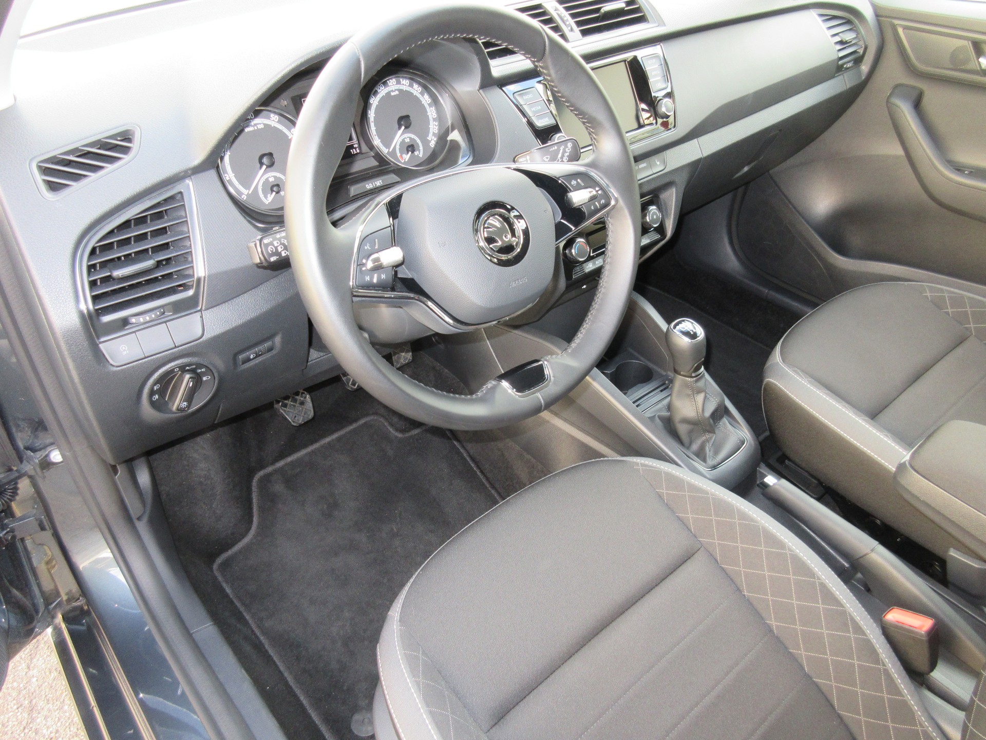 SKODA Fabia 1.0 TSI Ambition-image-8