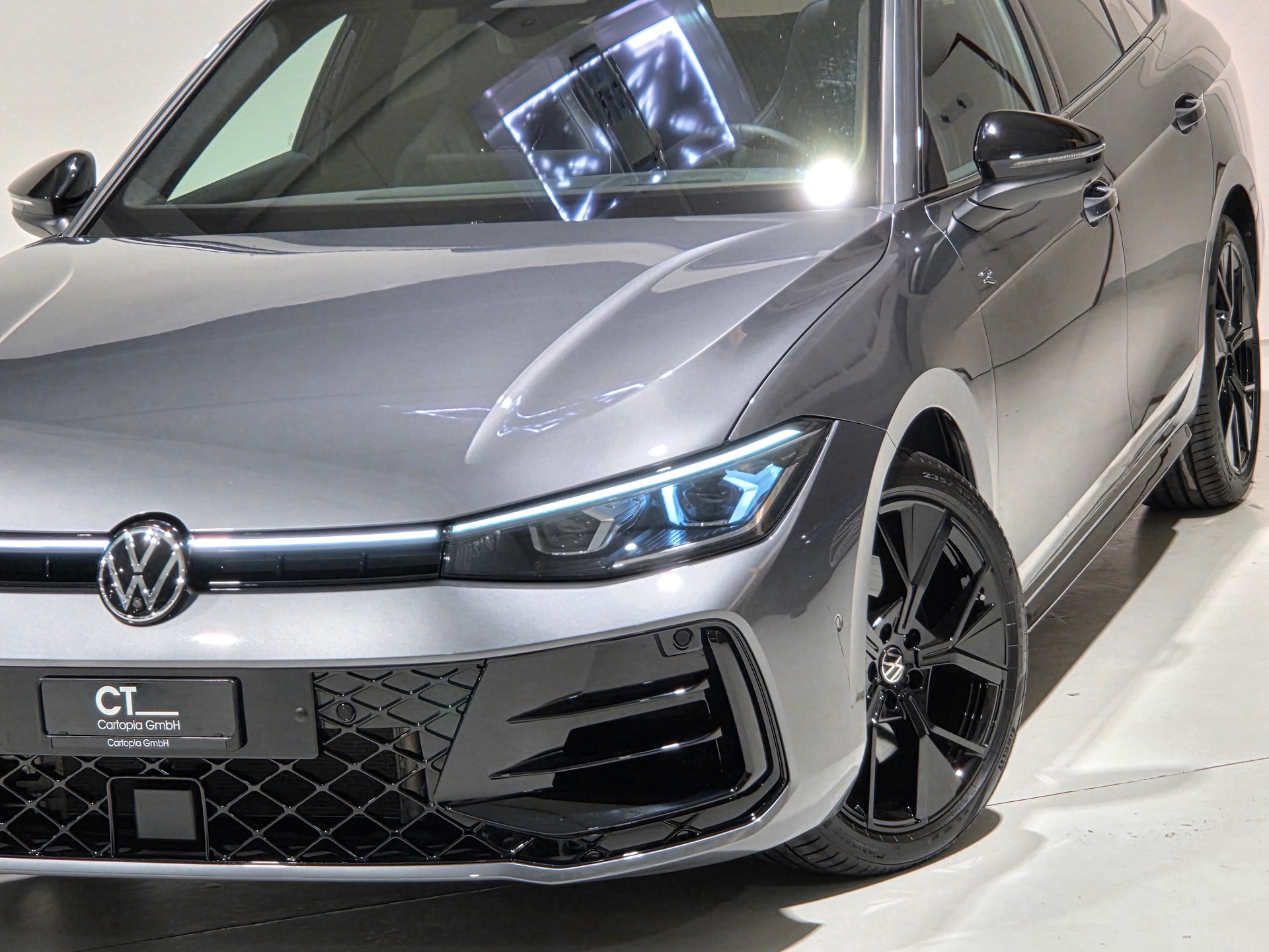 VW Passat Variant 2.0 TSI evo4 R-Line Signature Black Style 4 Motion DSG-image-28