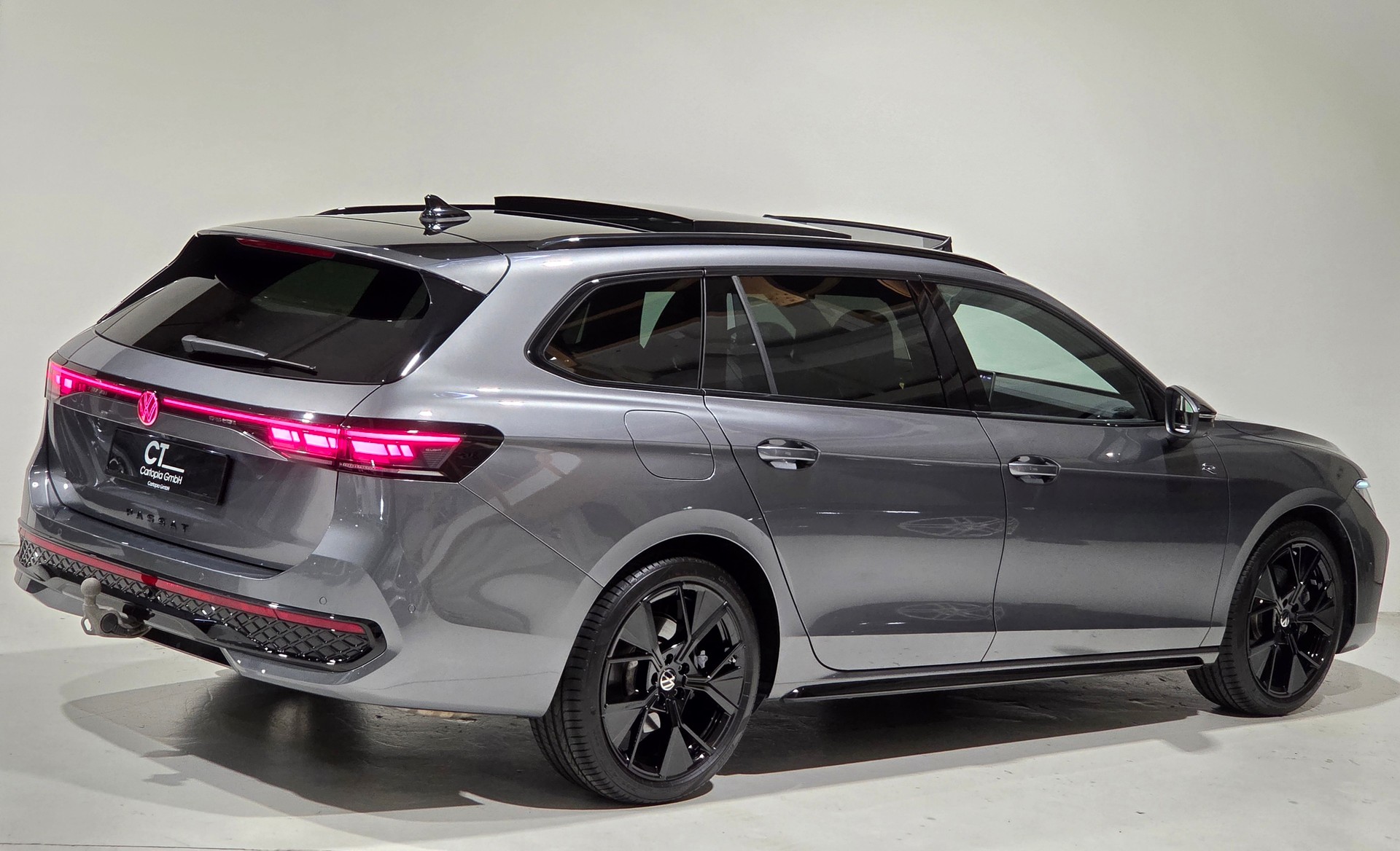 VW Passat Variant 2.0 TSI evo4 R-Line Signature Black Style 4 Motion DSG-image-31