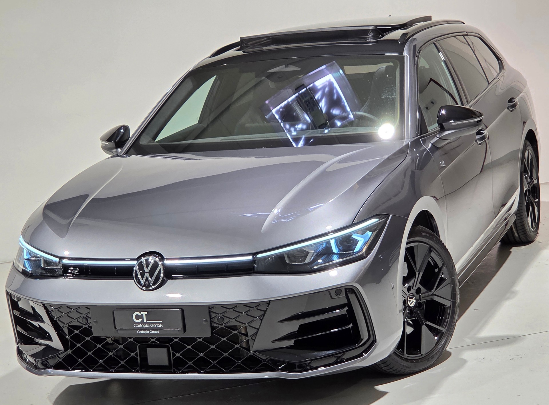 VW Passat Variant 2.0 TSI evo4 R-Line Signature Black Style 4 Motion DSG-image-0