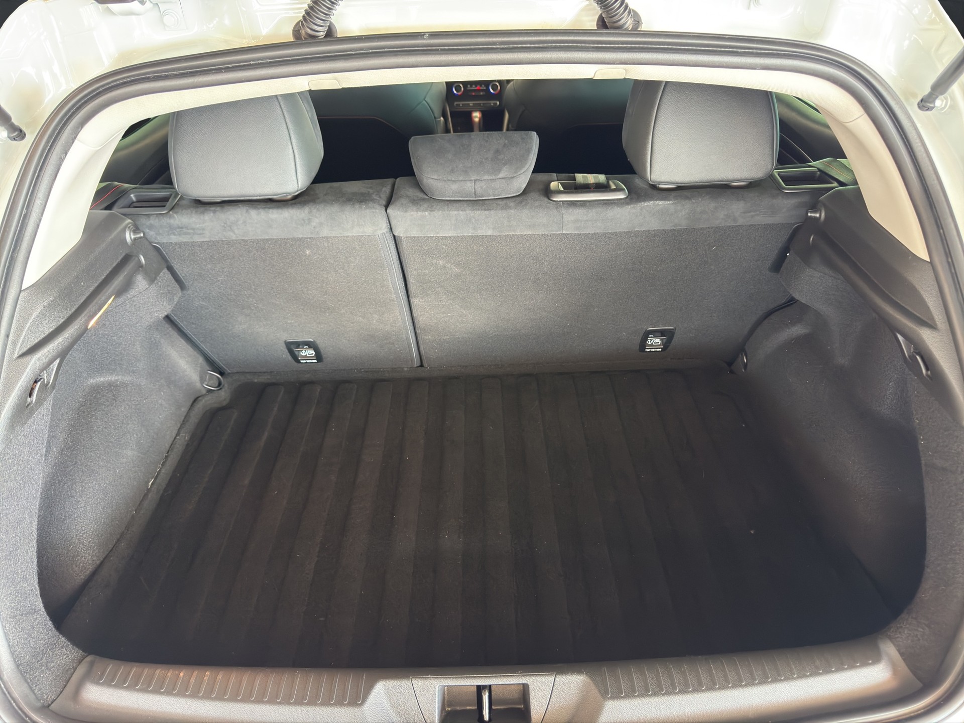 RENAULT Mégane RS 280 EDC //Pack Nav 8.7 Bose/Sièges de Sport R.S./Toit panoramique ouvrant éléctrique-image-10
