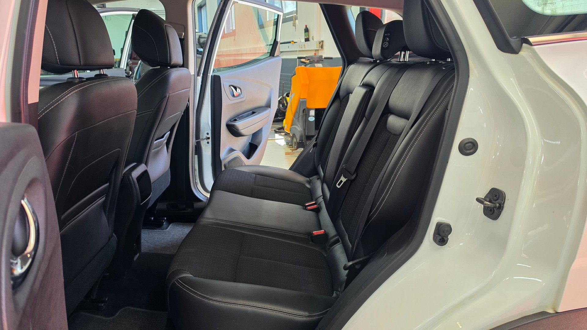 RENAULT Kadjar 1.6 dCi Zen 4x4-image-14