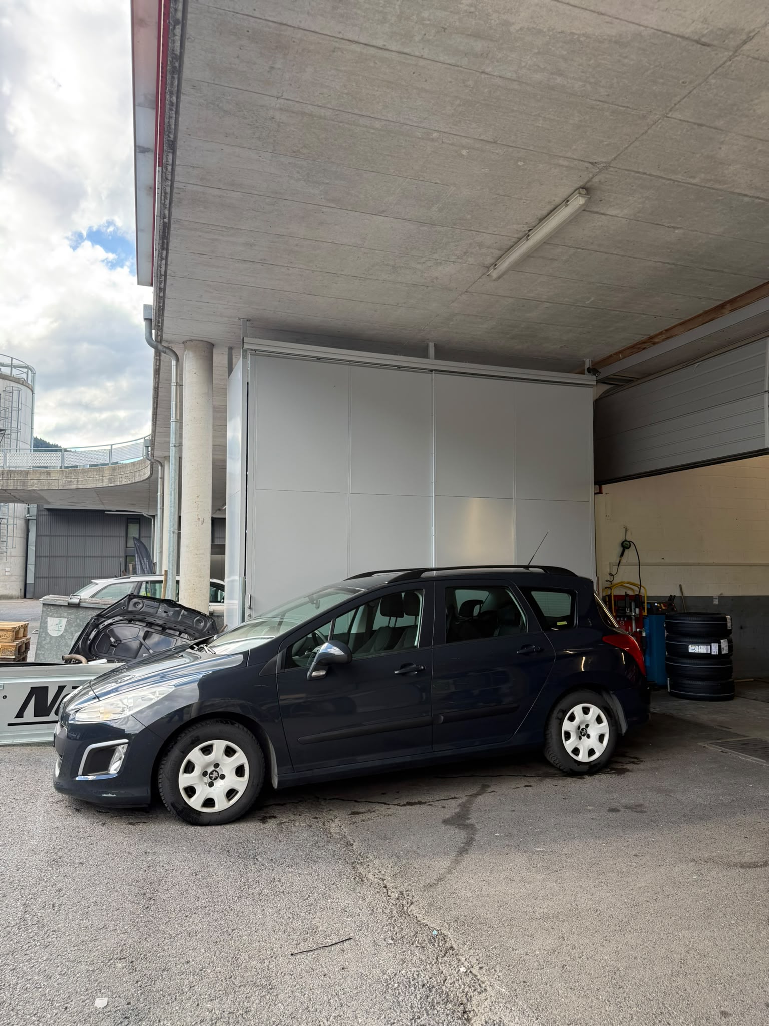 PEUGEOT 308 SW 1.6 HDI Access-image-1