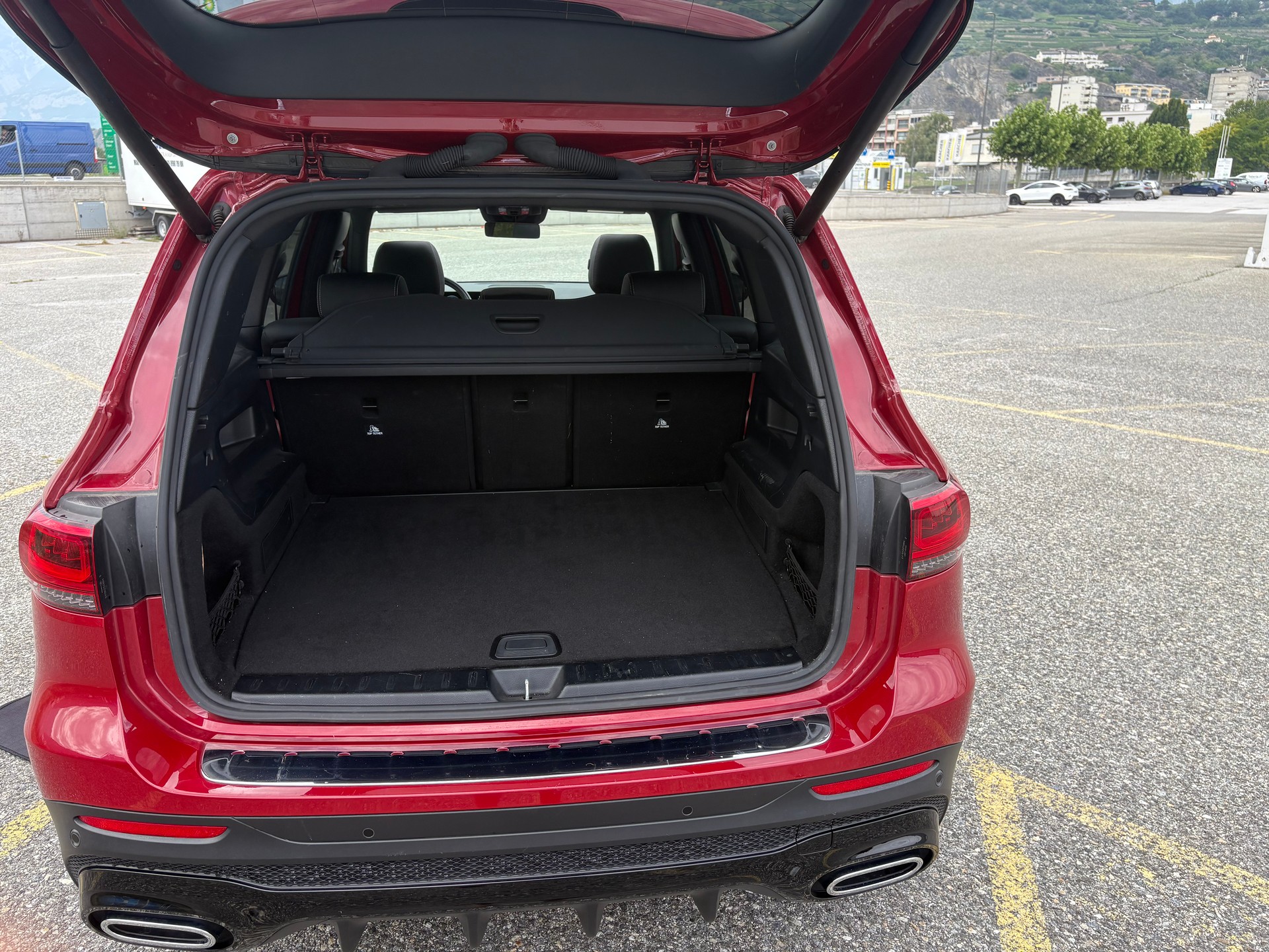 MERCEDES-BENZ GLB 250 4Matic AMG Line 8G-Tronic-image-12