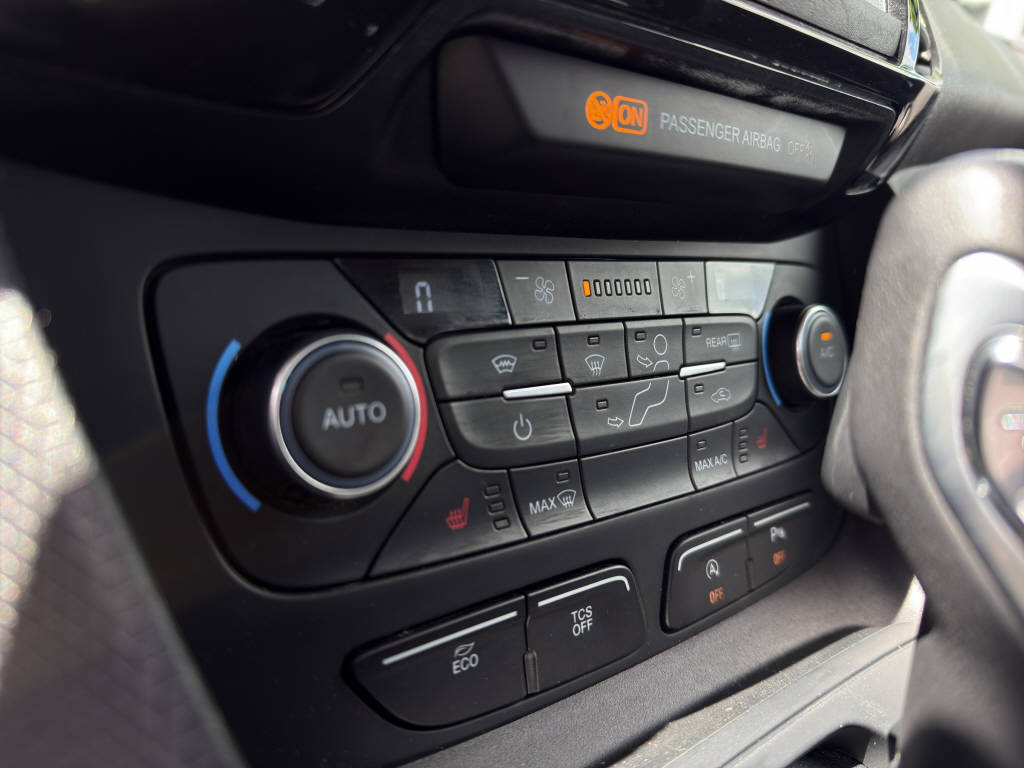 FORD TOURNEO CONNECT Grand 1.5 EcoBlue 120 Titanium-image-12