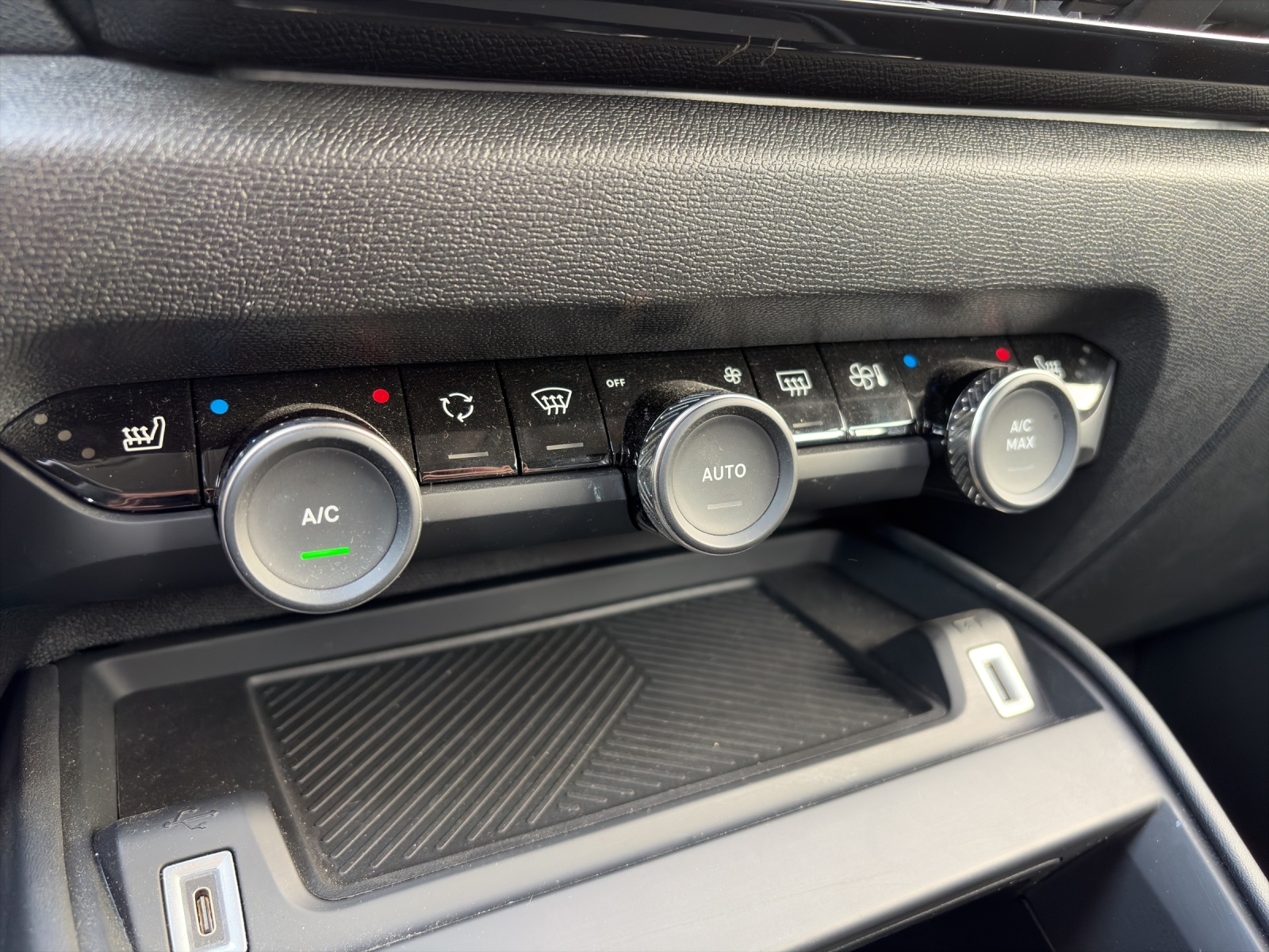 CITROEN C4 1.2 PureTech Swiss Edition-image-13