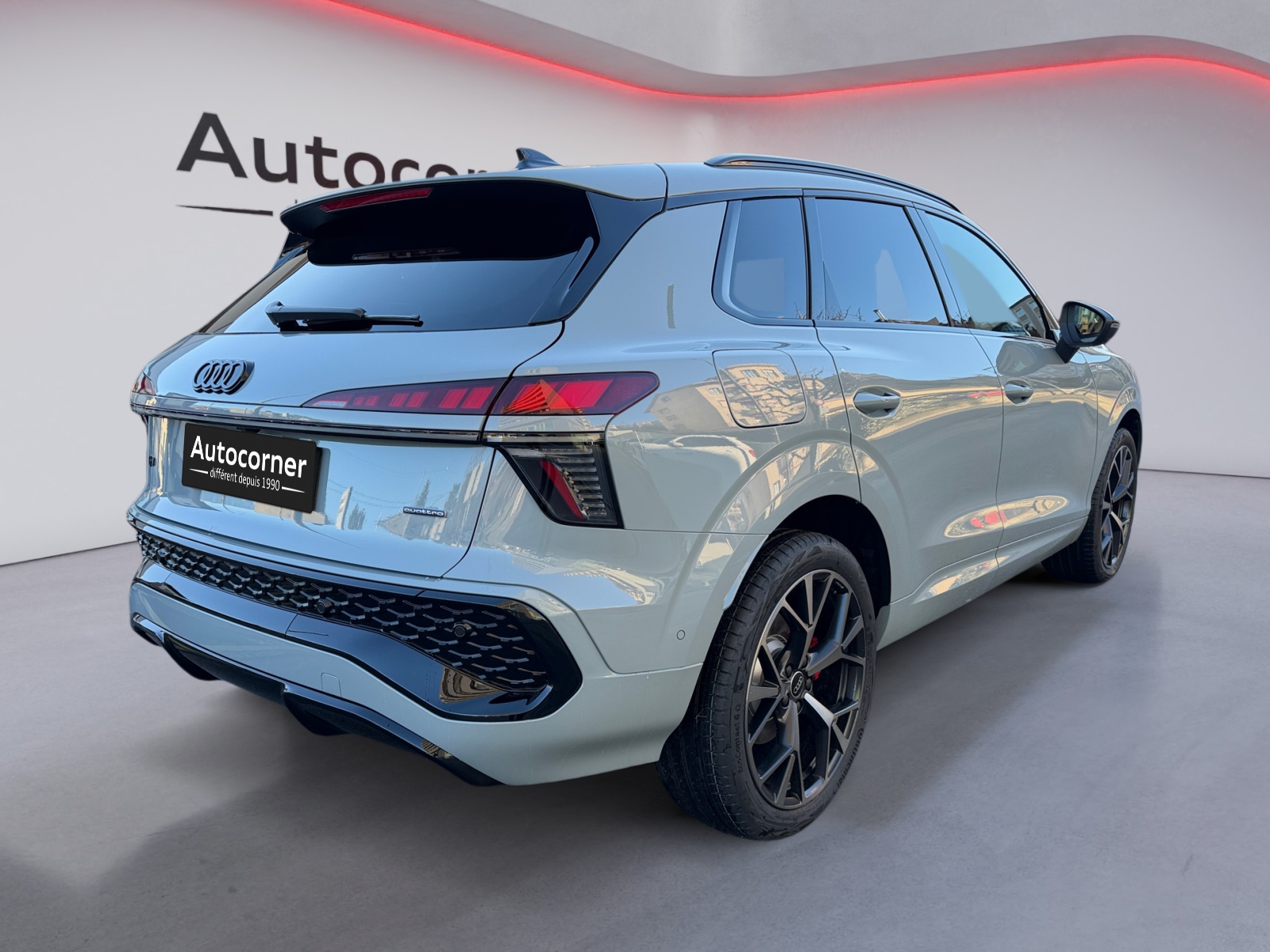 AUDI Q3 SUV TFSI quattro 195 kW S tronic-image-4