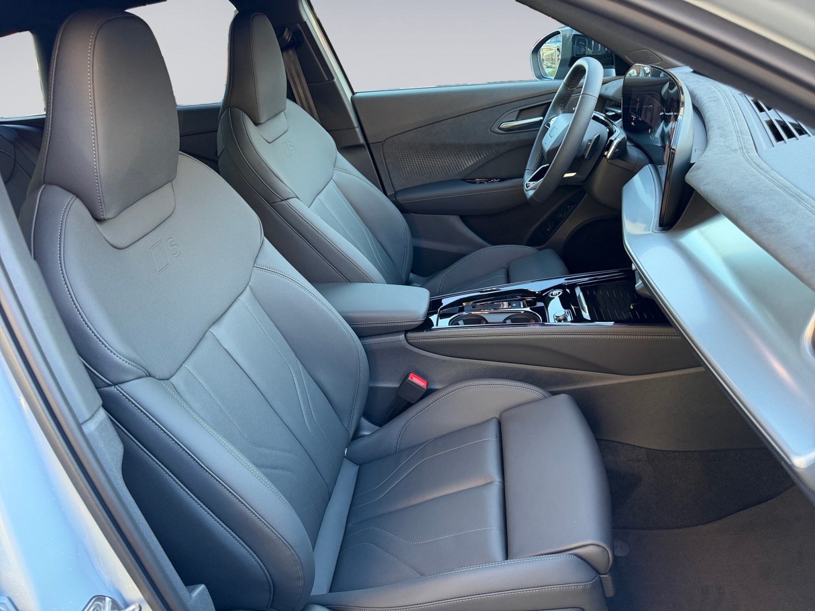AUDI Q3 SUV TFSI quattro 195 kW S tronic-image-12